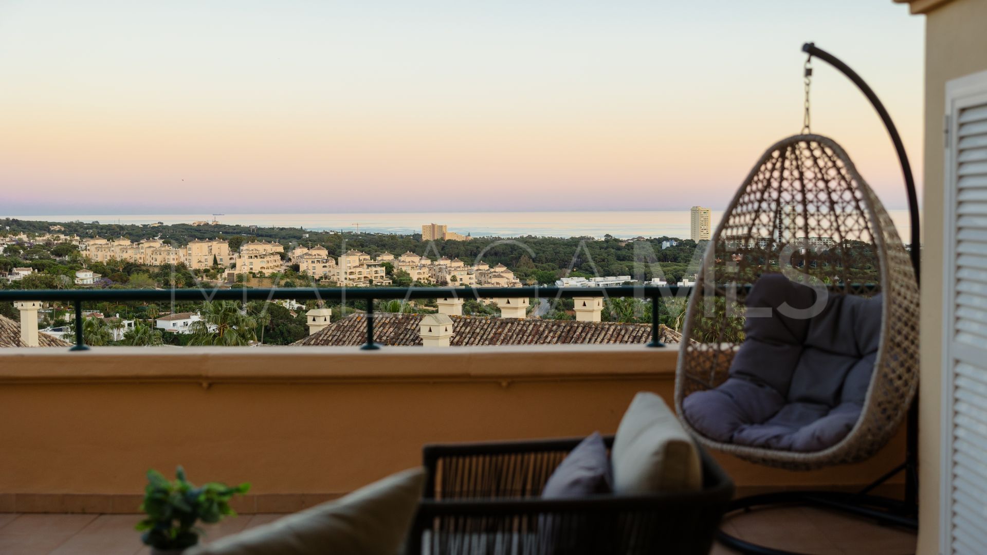 Buy apartment in Elviria Hills