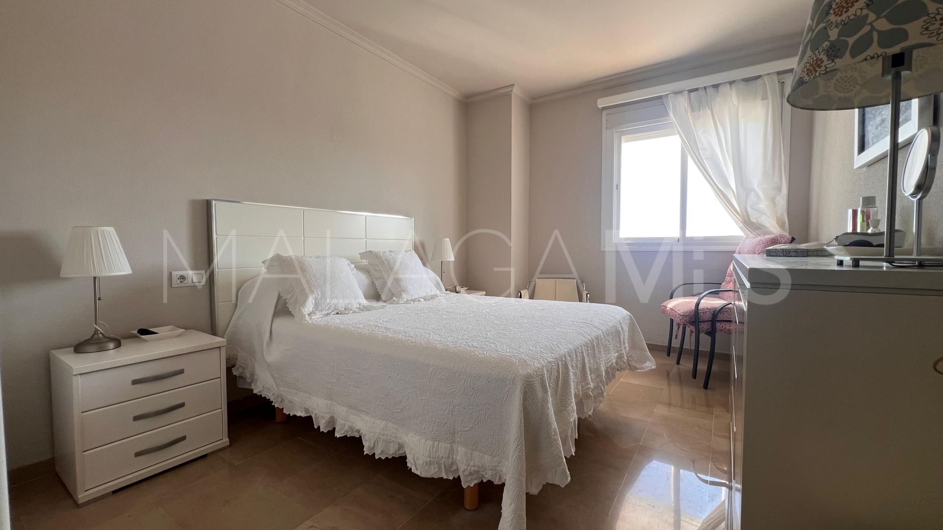Buy apartment with 2 bedrooms in Estepona Puerto