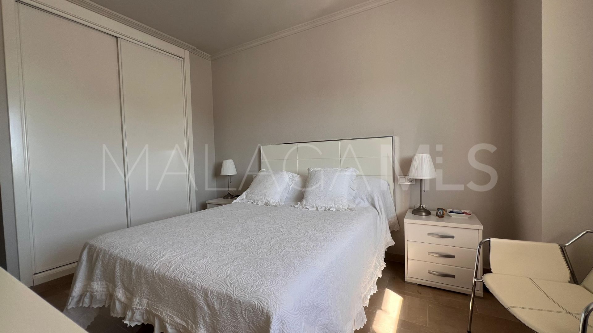 Buy apartment with 2 bedrooms in Estepona Puerto