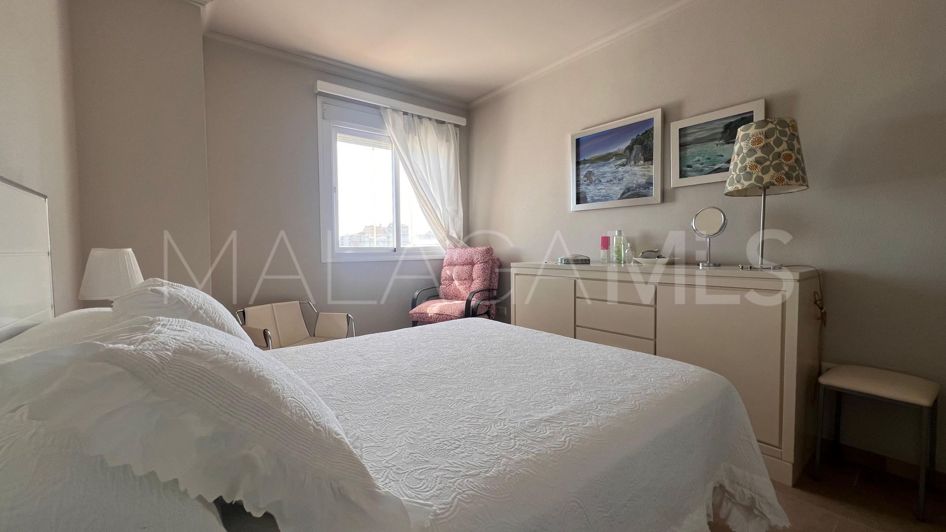 Buy apartment with 2 bedrooms in Estepona Puerto