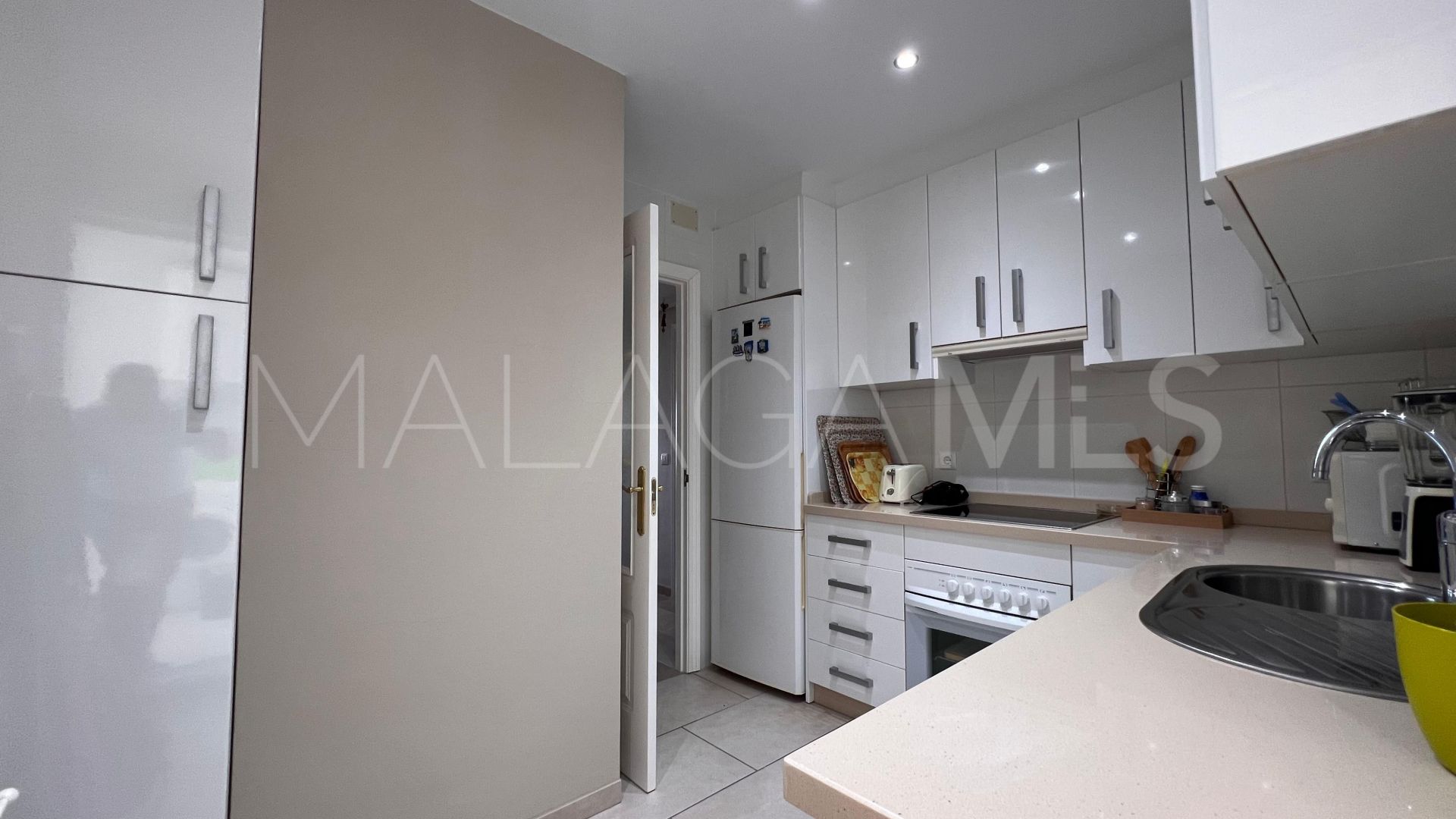 Buy apartment with 2 bedrooms in Estepona Puerto