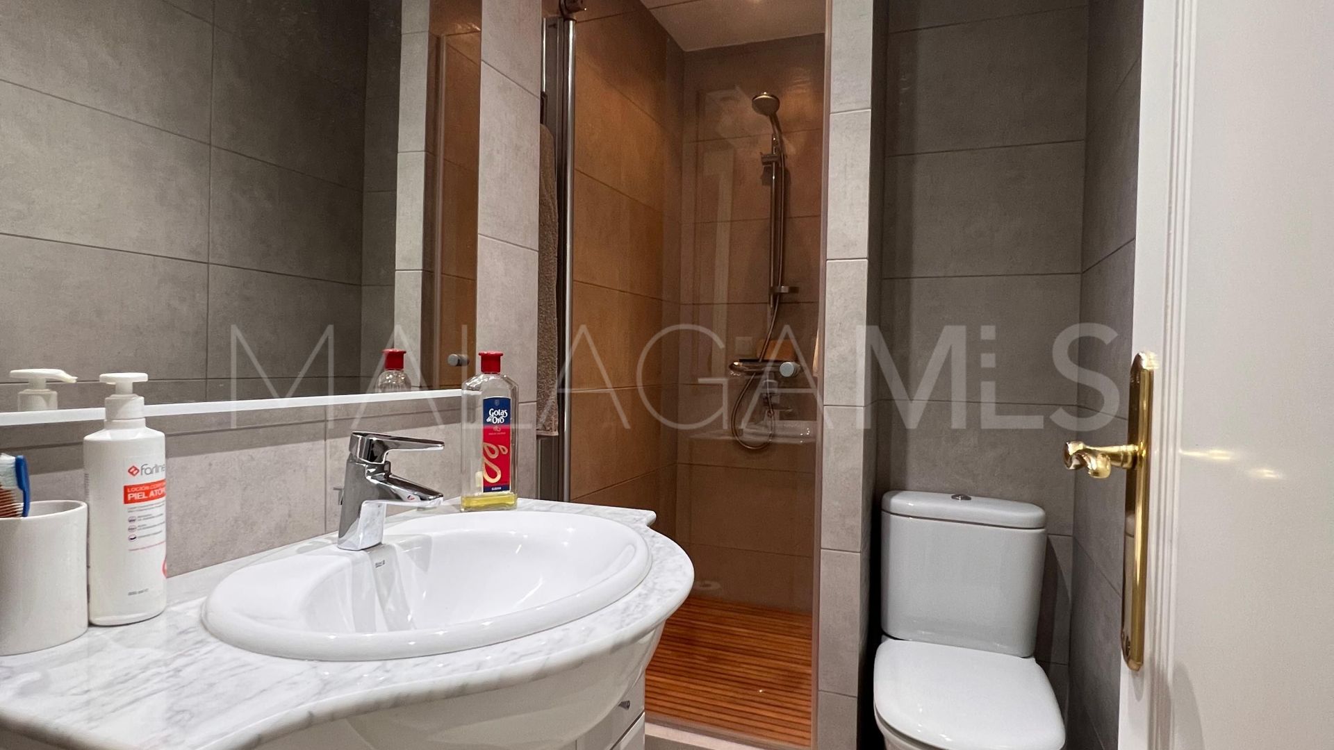 Buy apartment with 2 bedrooms in Estepona Puerto