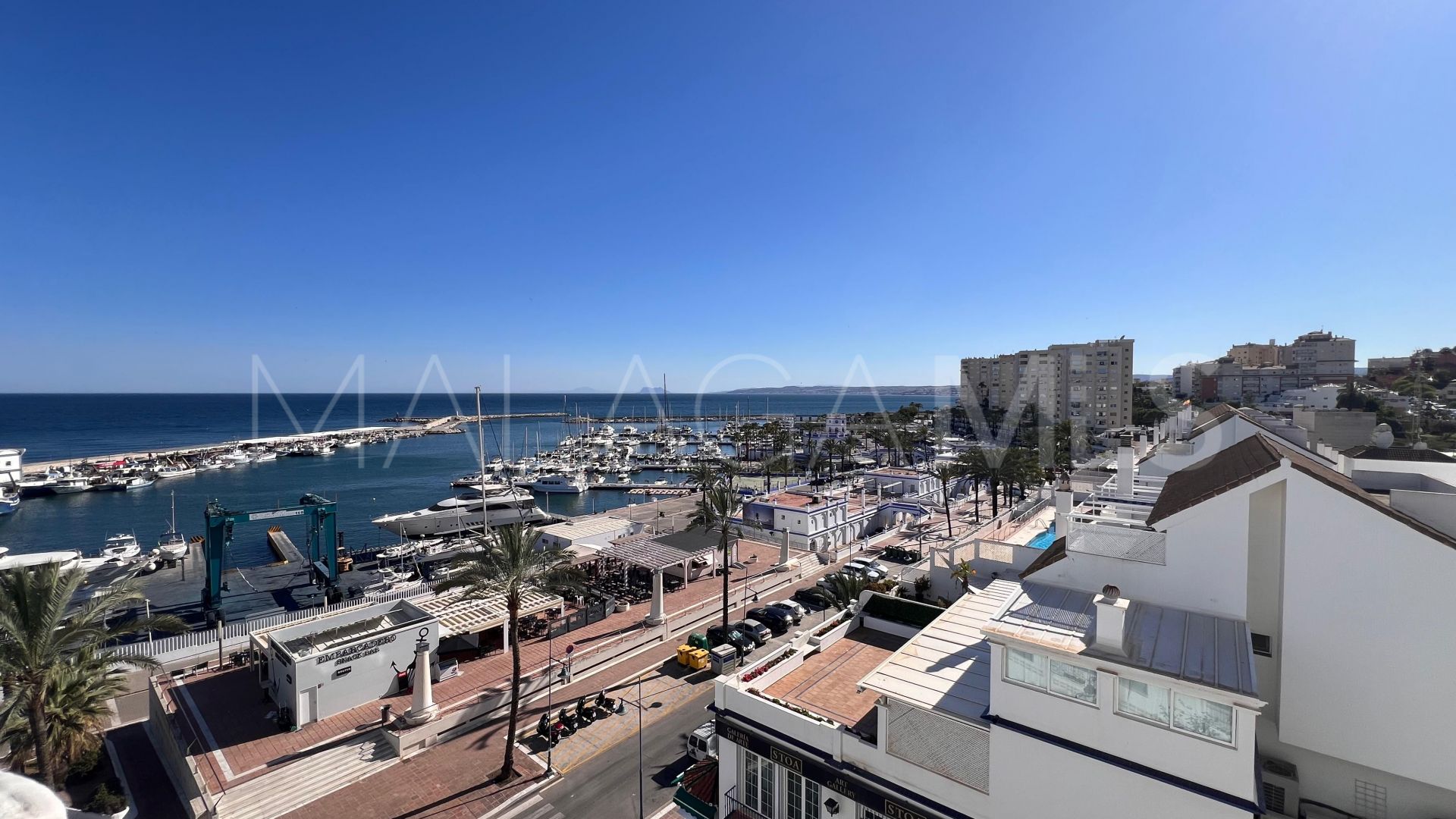 Buy apartment with 2 bedrooms in Estepona Puerto