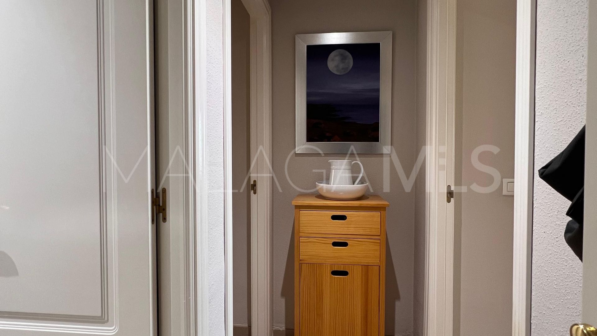 Buy apartment with 2 bedrooms in Estepona Puerto