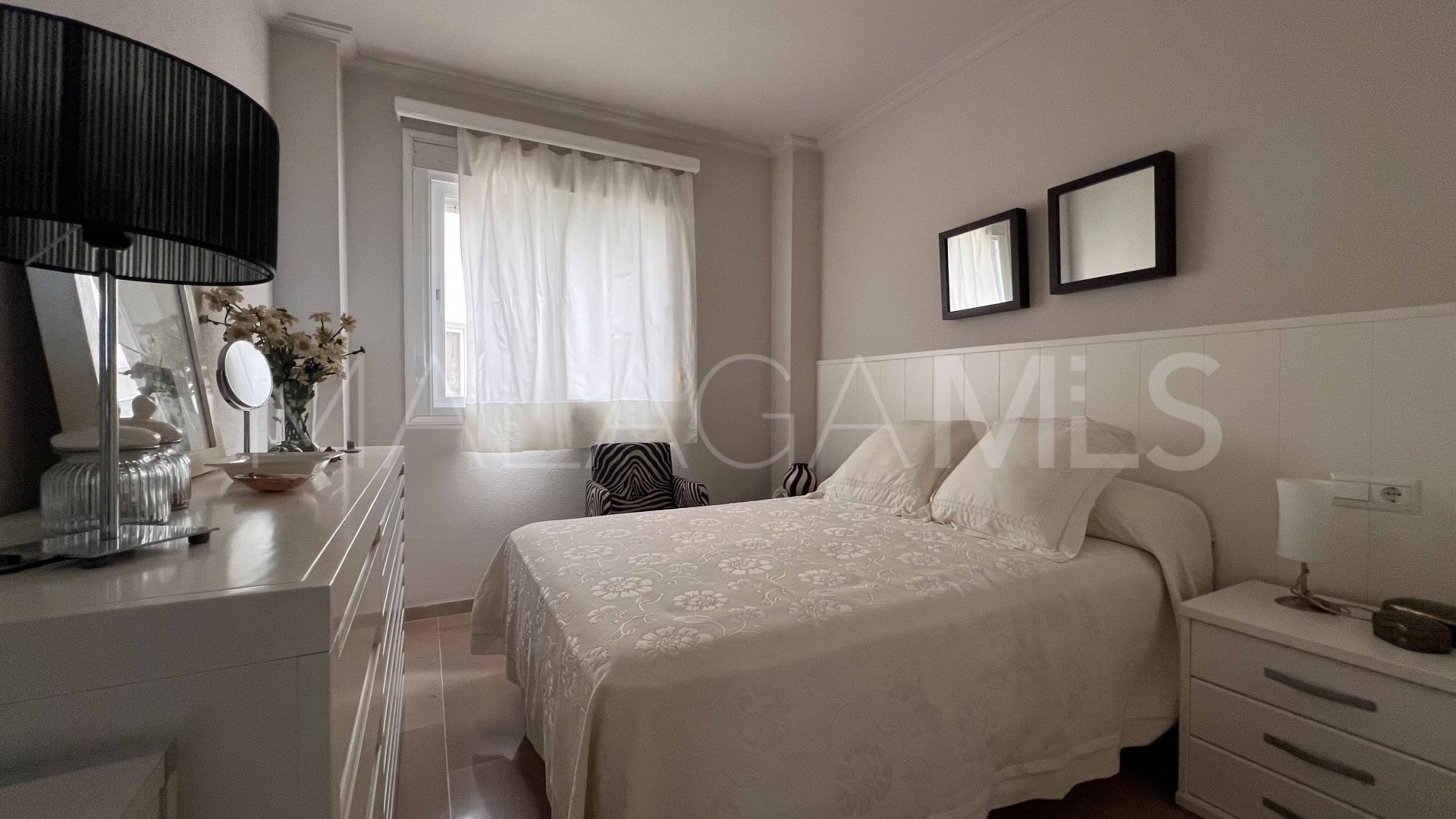 Buy apartment with 2 bedrooms in Estepona Puerto