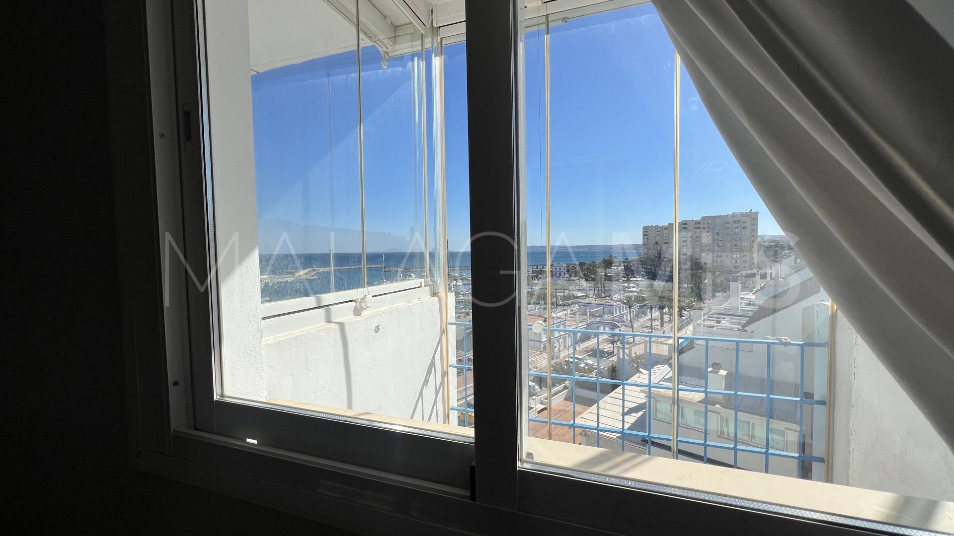 Buy apartment with 2 bedrooms in Estepona Puerto