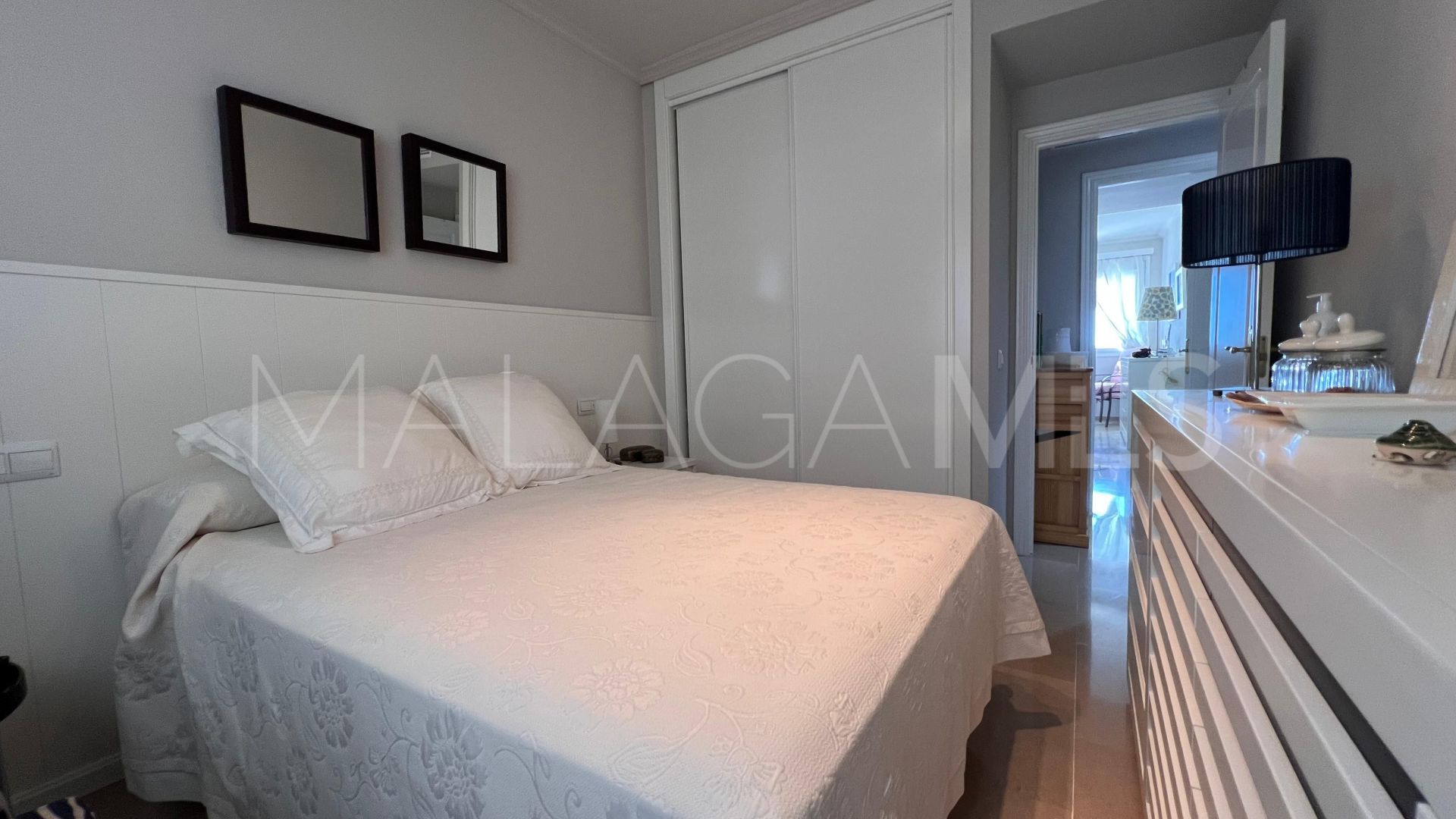 Buy apartment with 2 bedrooms in Estepona Puerto