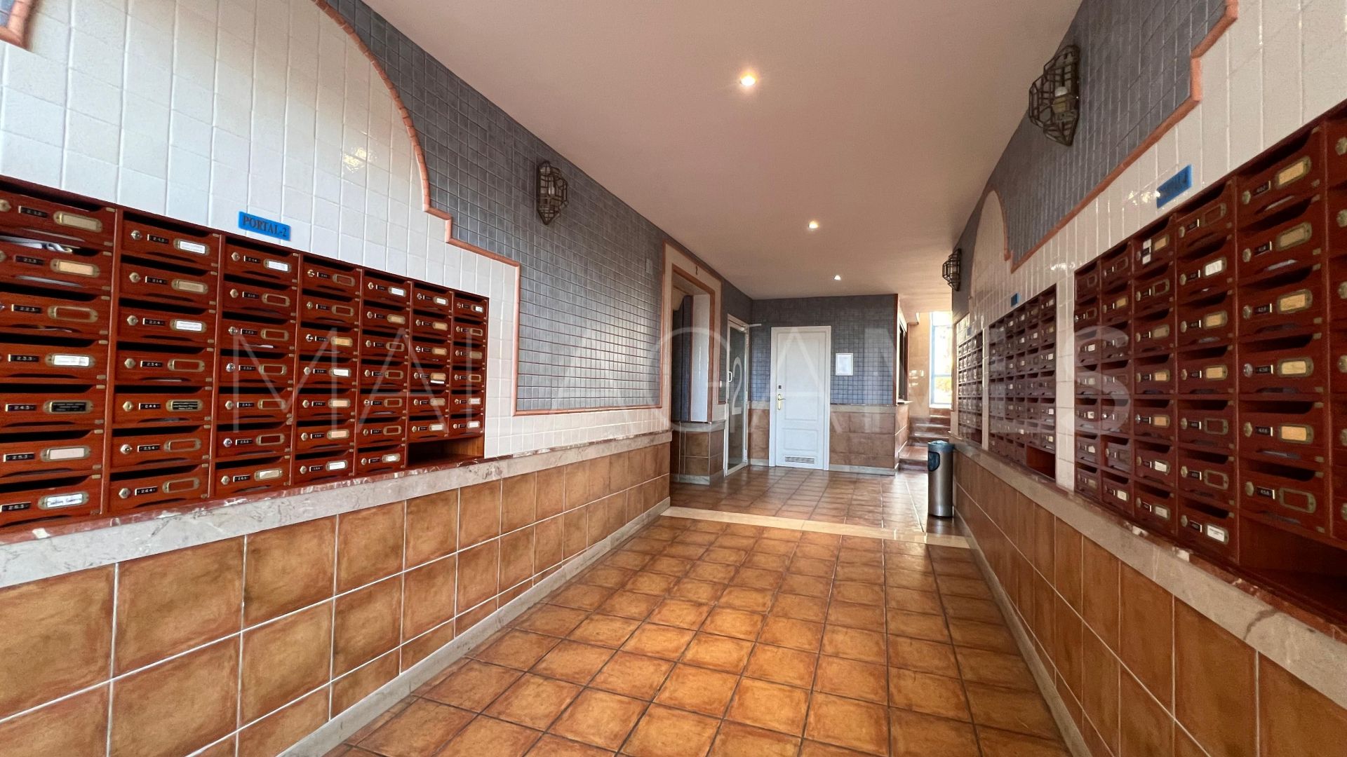 Buy apartment with 2 bedrooms in Estepona Puerto