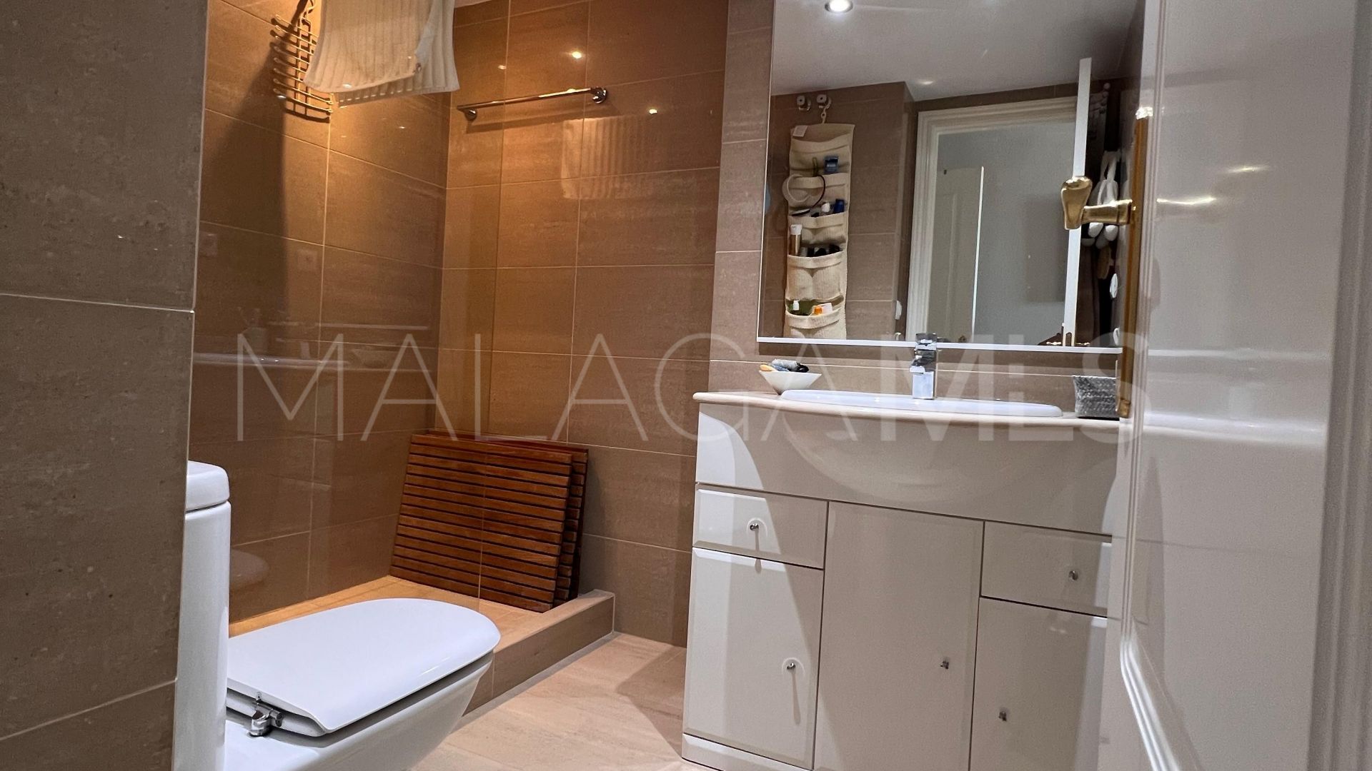Buy apartment with 2 bedrooms in Estepona Puerto