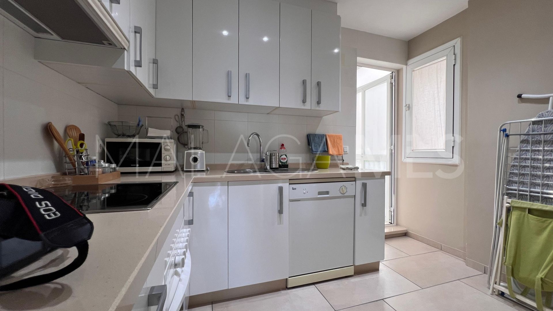 Buy apartment with 2 bedrooms in Estepona Puerto