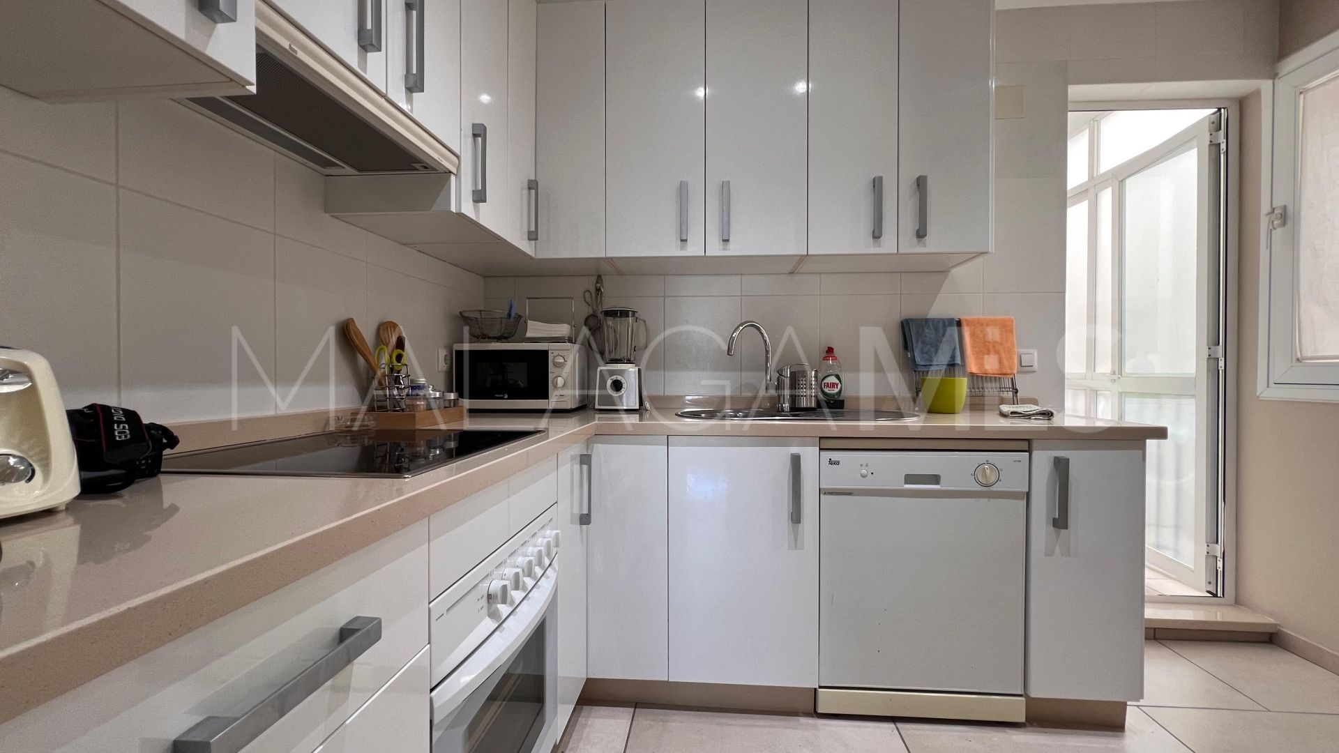 Buy apartment with 2 bedrooms in Estepona Puerto