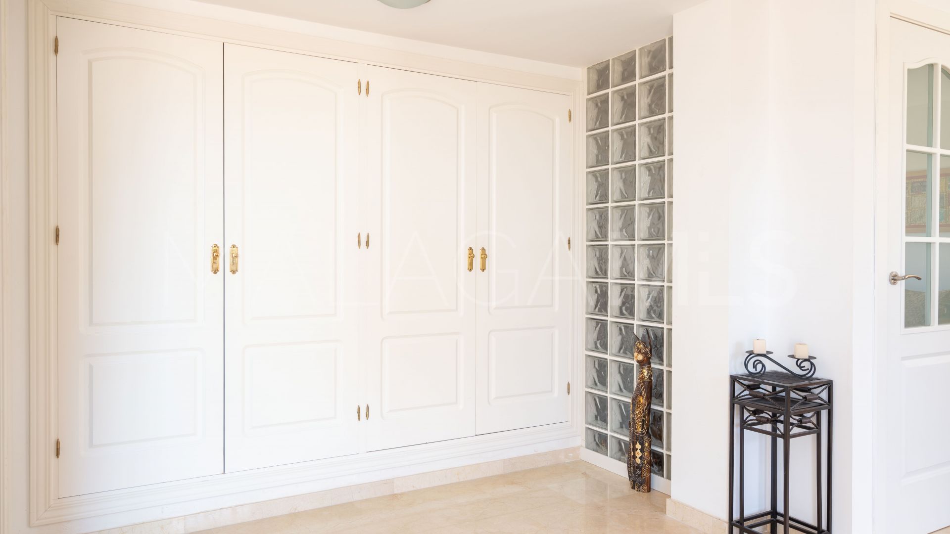 Buy Torreblanca villa with 4 bedrooms