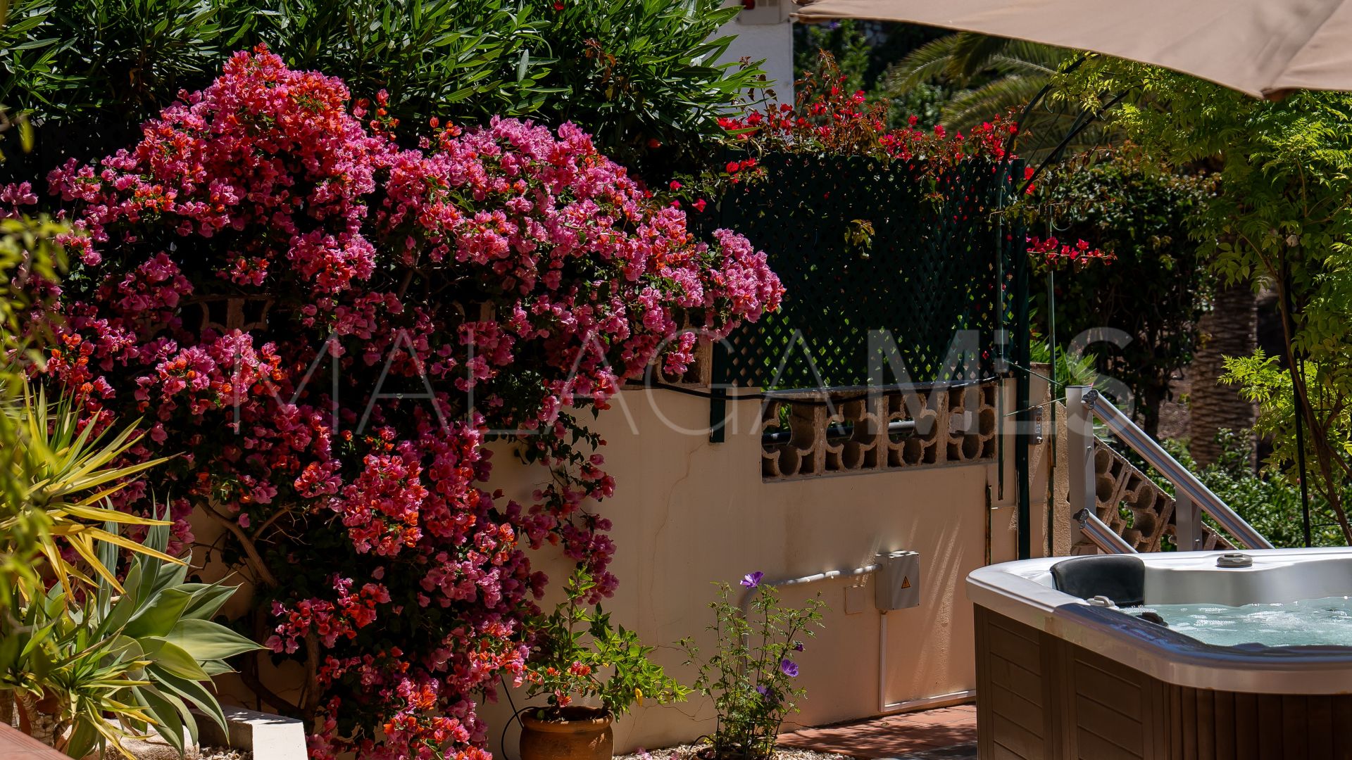 Buy Torreblanca villa with 4 bedrooms