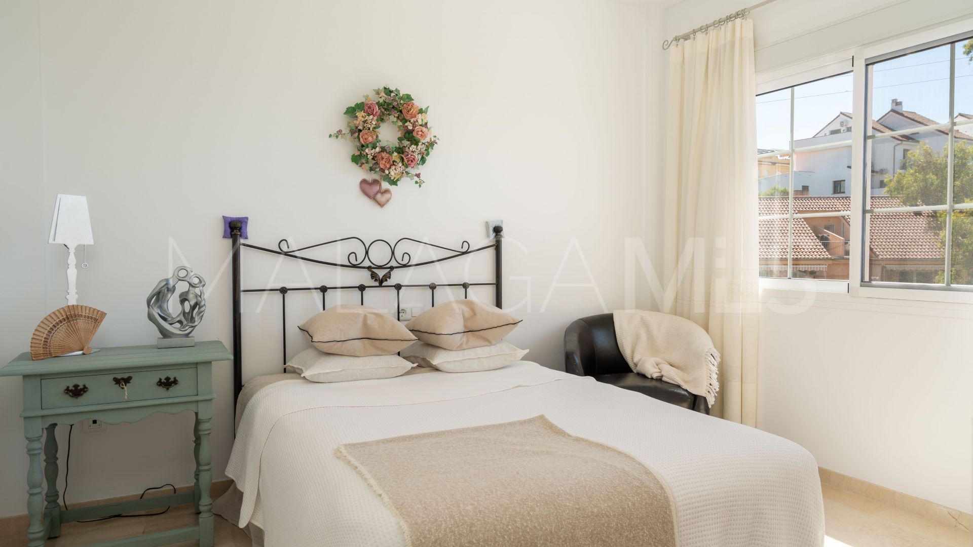 Buy Torreblanca villa with 4 bedrooms