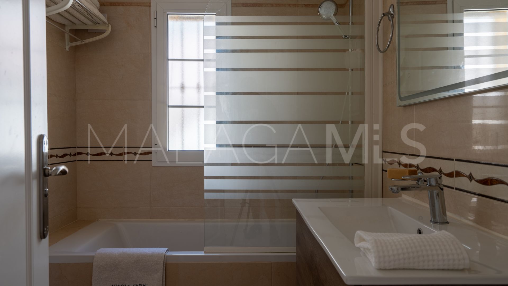 Buy Torreblanca villa with 4 bedrooms