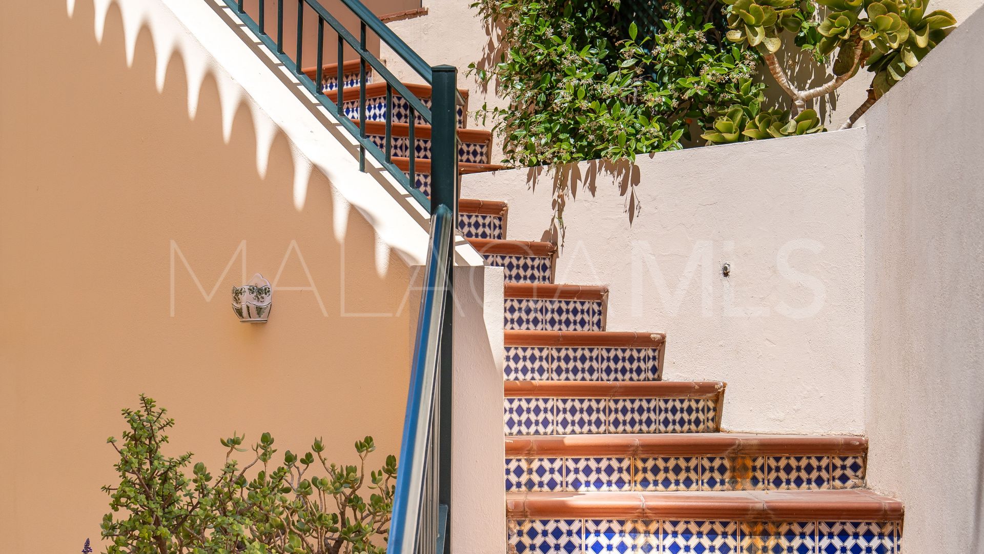 Buy Torreblanca villa with 4 bedrooms