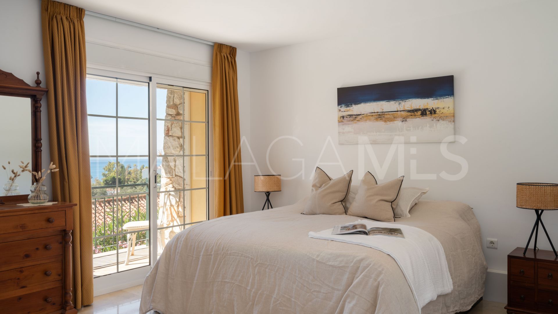 Buy Torreblanca villa with 4 bedrooms