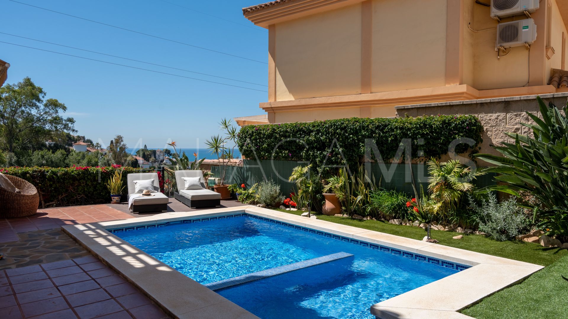 Buy Torreblanca villa with 4 bedrooms