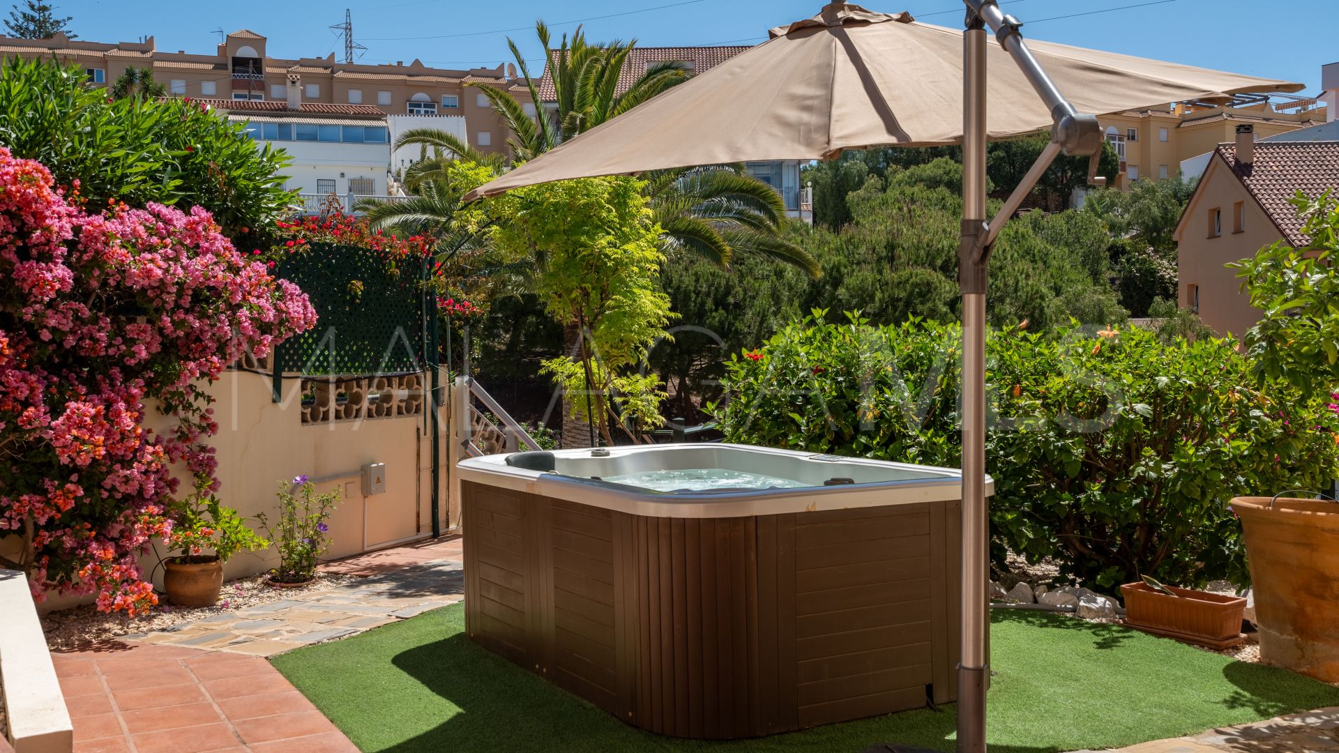 Buy Torreblanca villa with 4 bedrooms