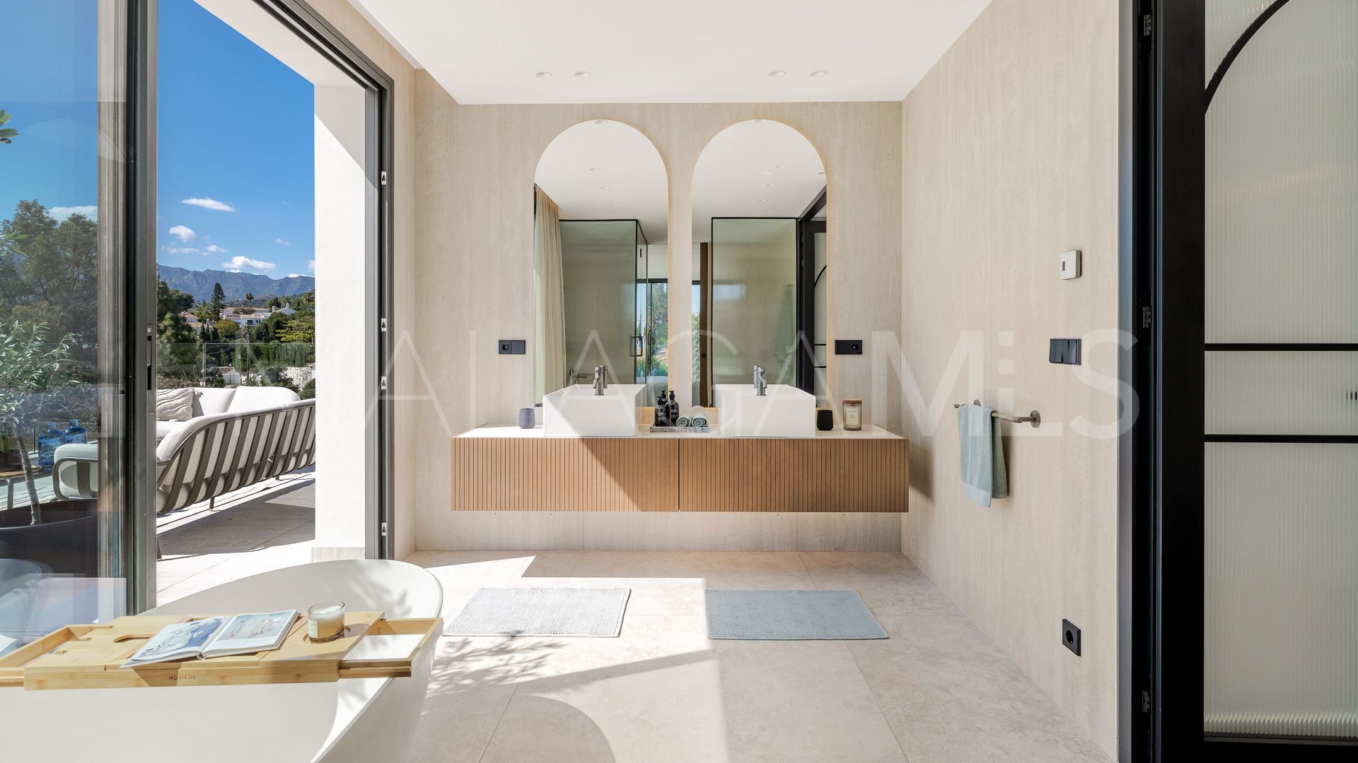 Marbella Este, villa with 6 bedrooms for sale