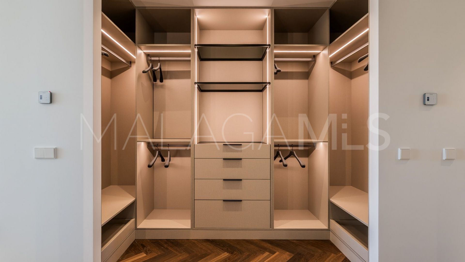 Marbella Este, villa with 6 bedrooms for sale