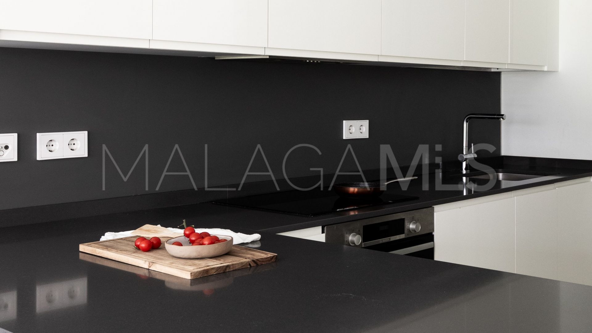 For sale Selwo 2 bedrooms ground floor apartment