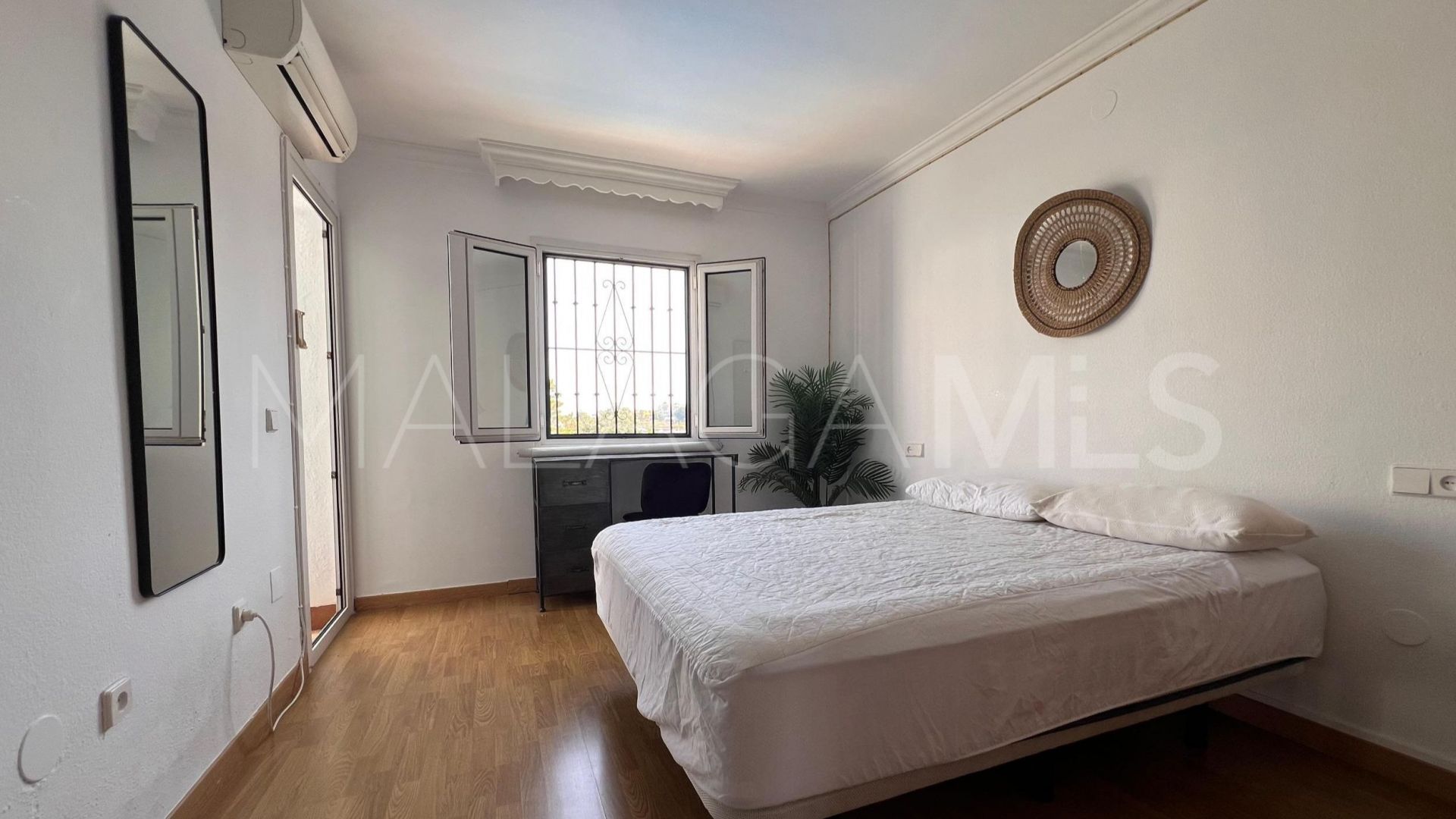 For sale town house with 5 bedrooms in Las Lomas de Mijas