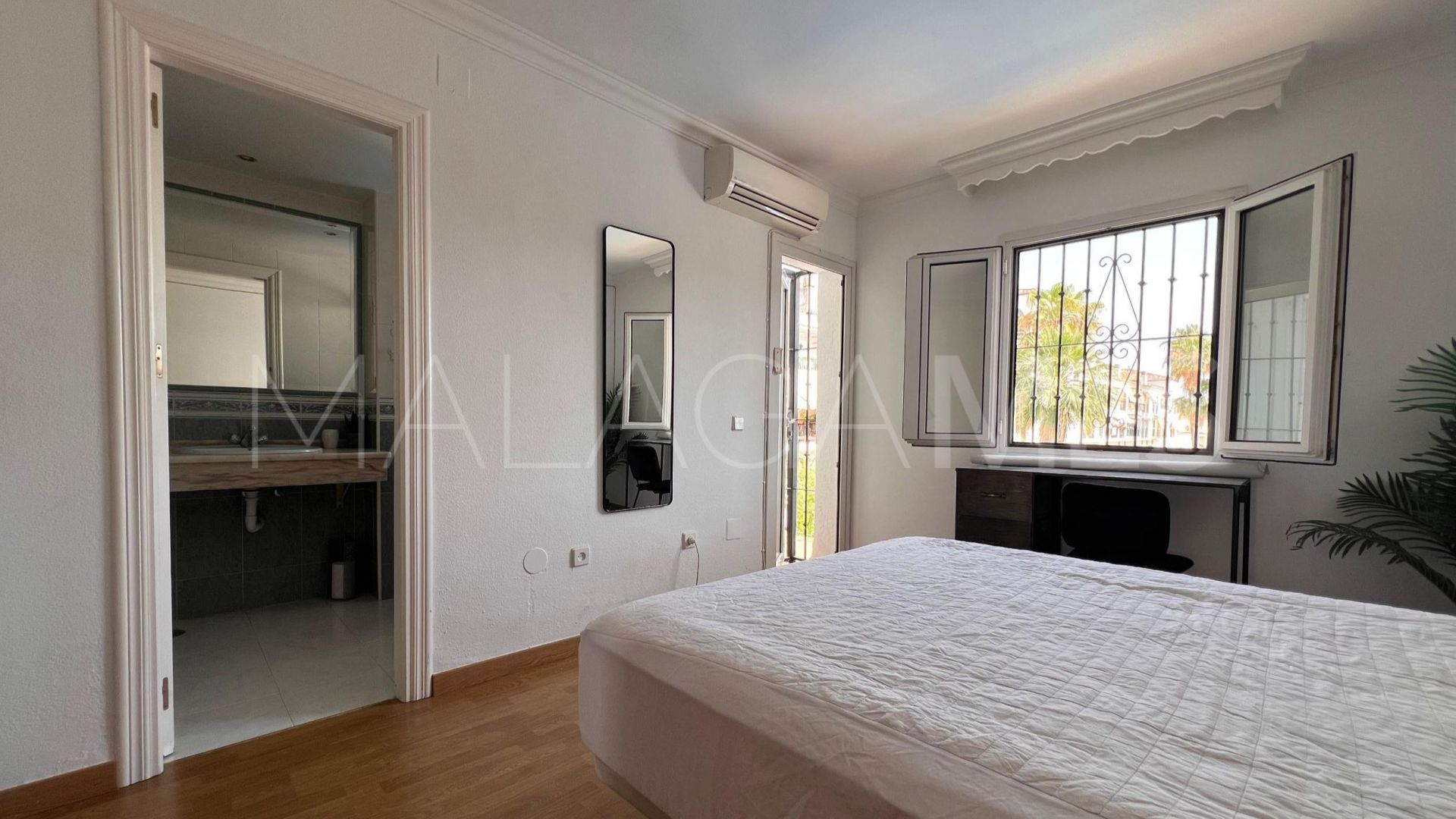 For sale town house with 5 bedrooms in Las Lomas de Mijas