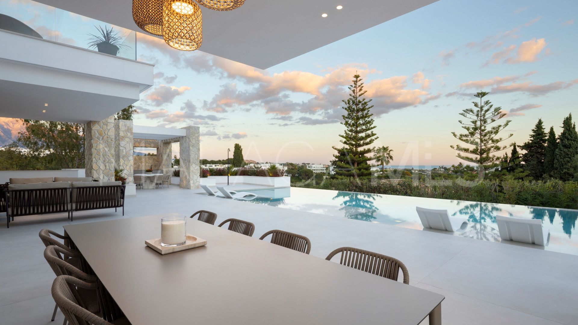 Villa for sale in Benahavis