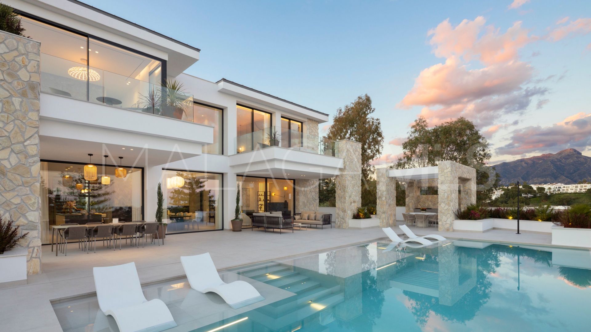 Villa for sale in Benahavis