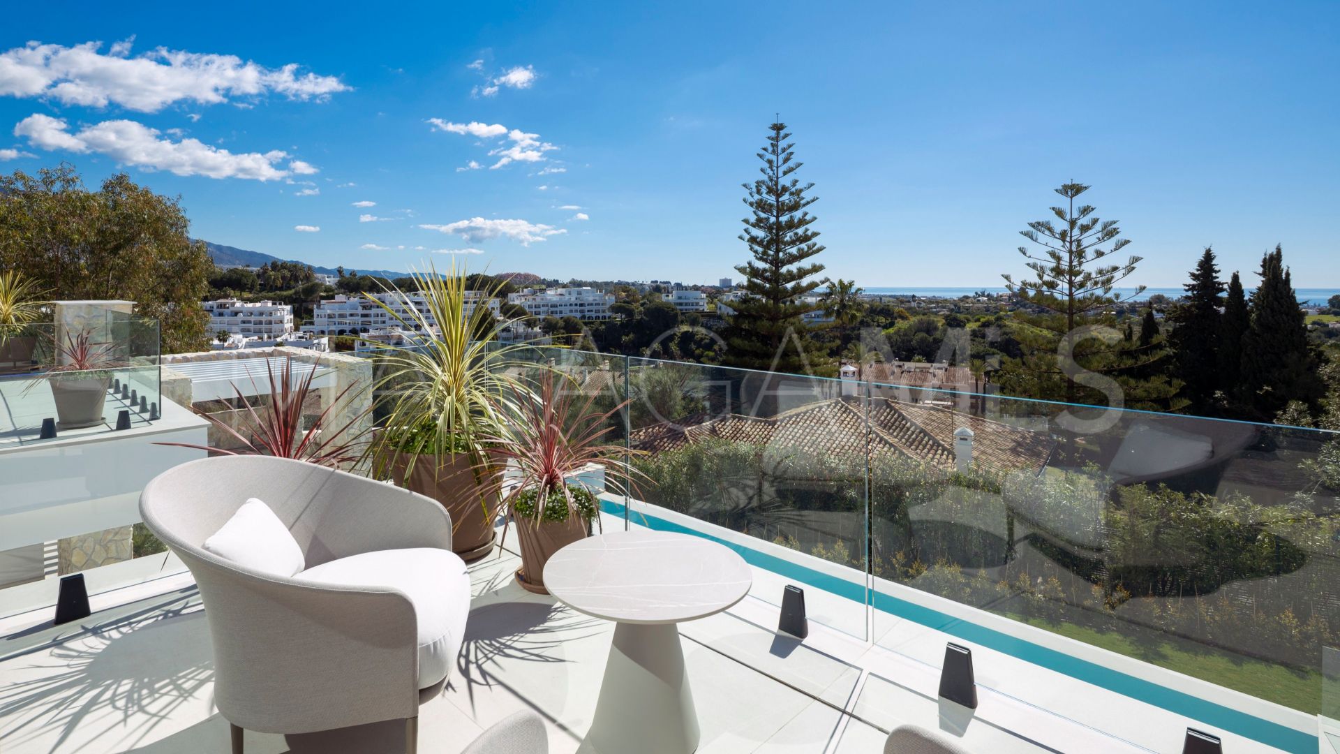 Villa for sale in Benahavis