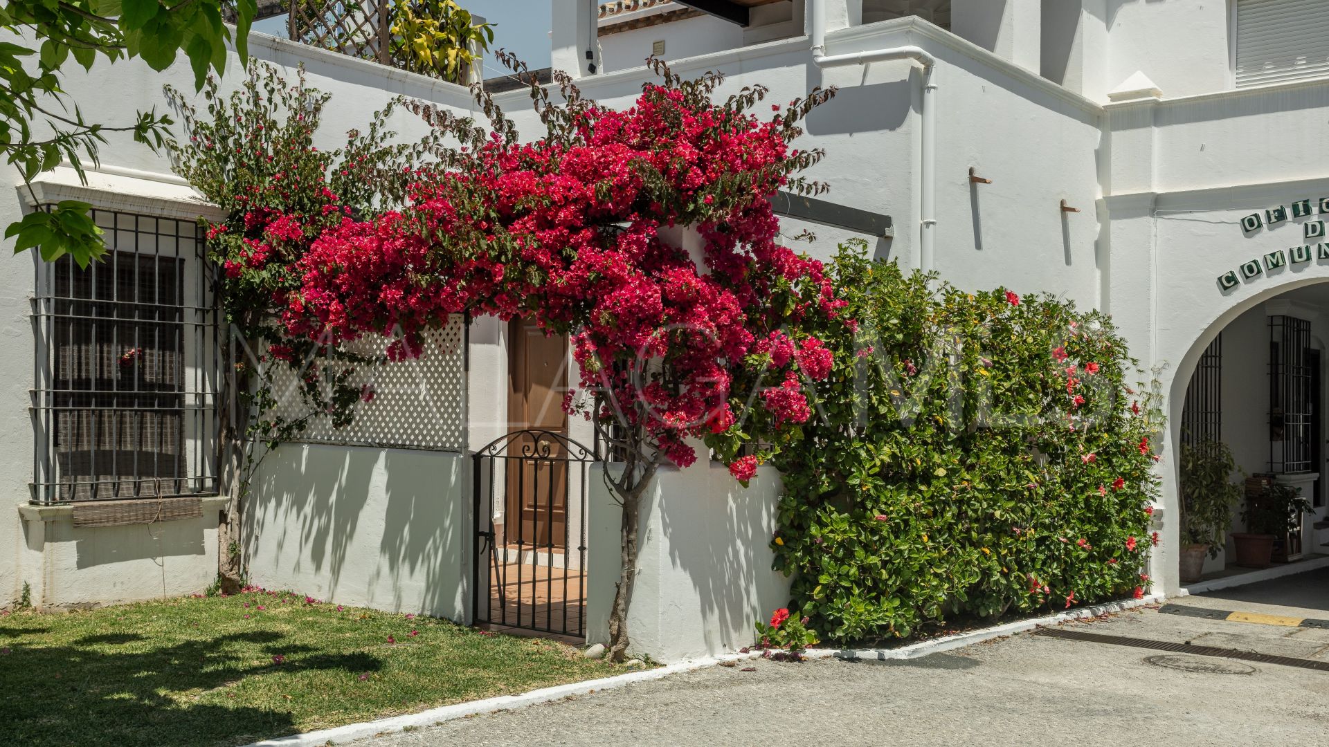Appartement terrasse for sale in Beach Side New Golden Mile