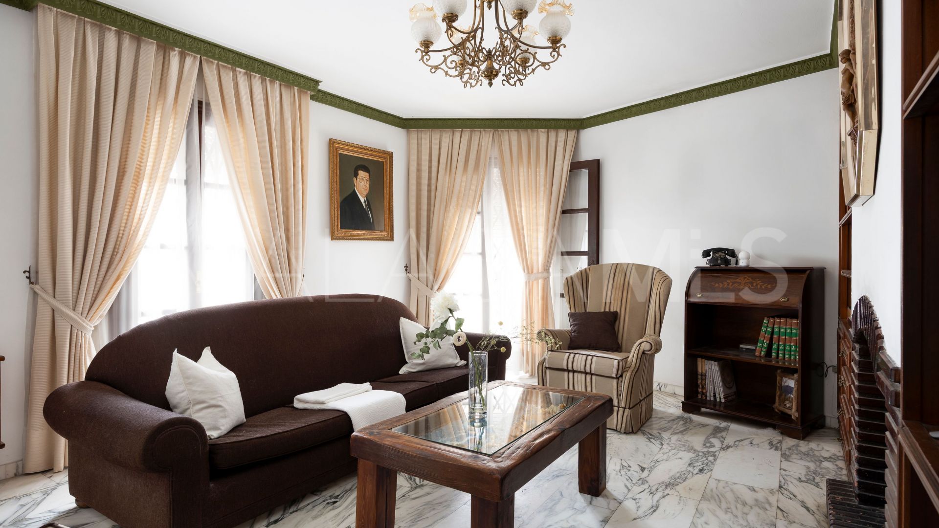 For sale San Pedro de Alcantara house with 8 bedrooms