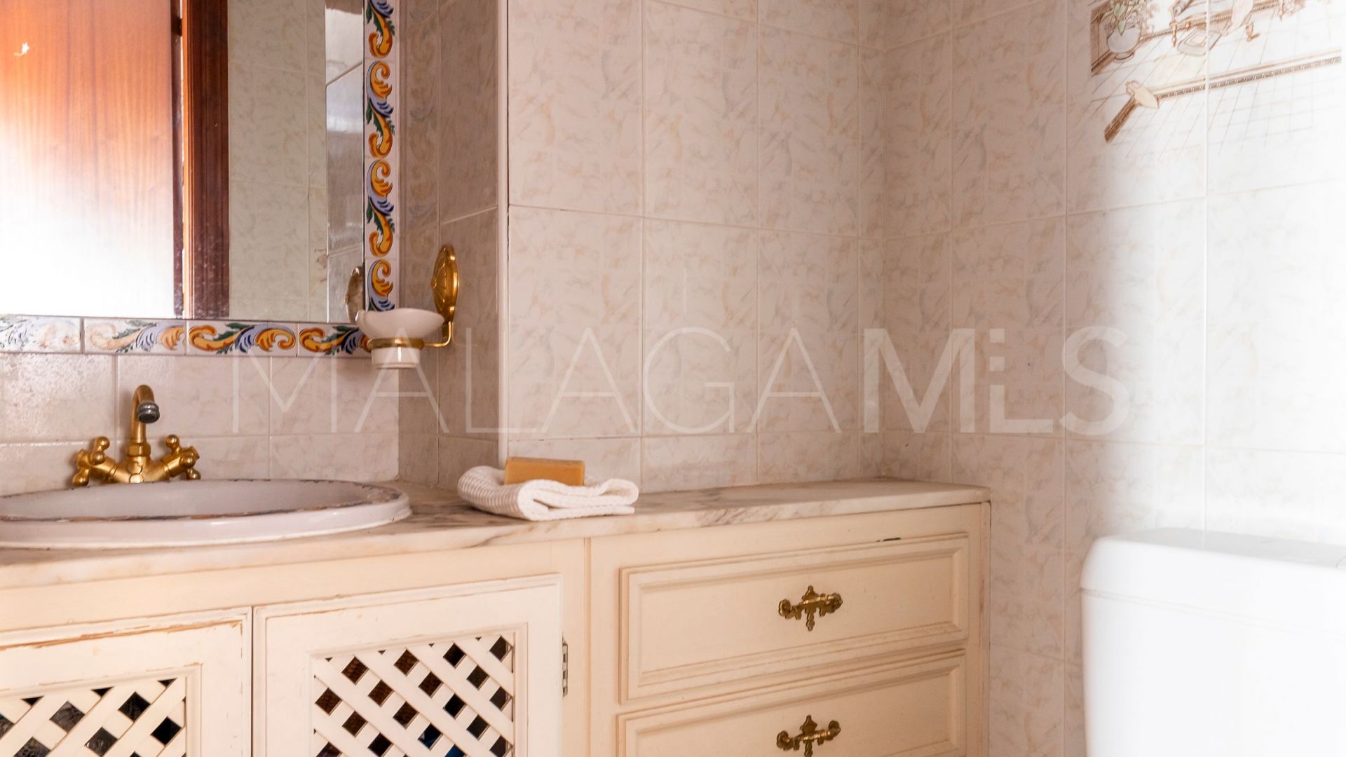 For sale San Pedro de Alcantara house with 8 bedrooms