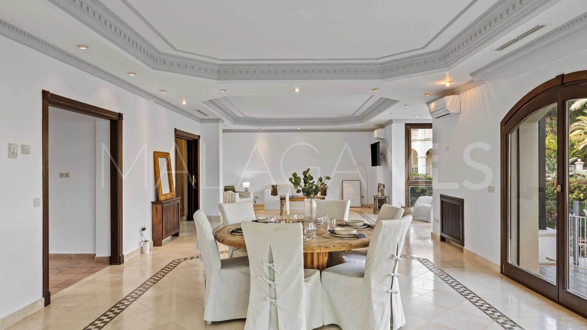 Se vende villa pareada in Los Arqueros de 6 bedrooms