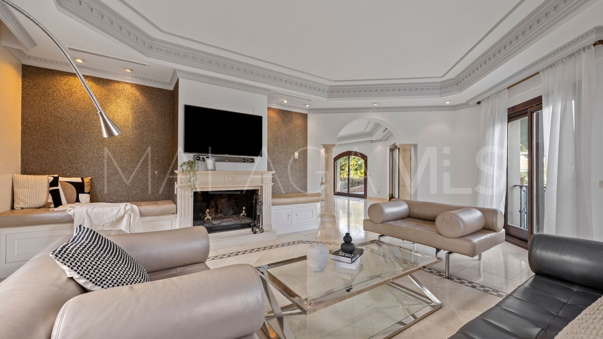 Se vende villa pareada in Los Arqueros de 6 bedrooms