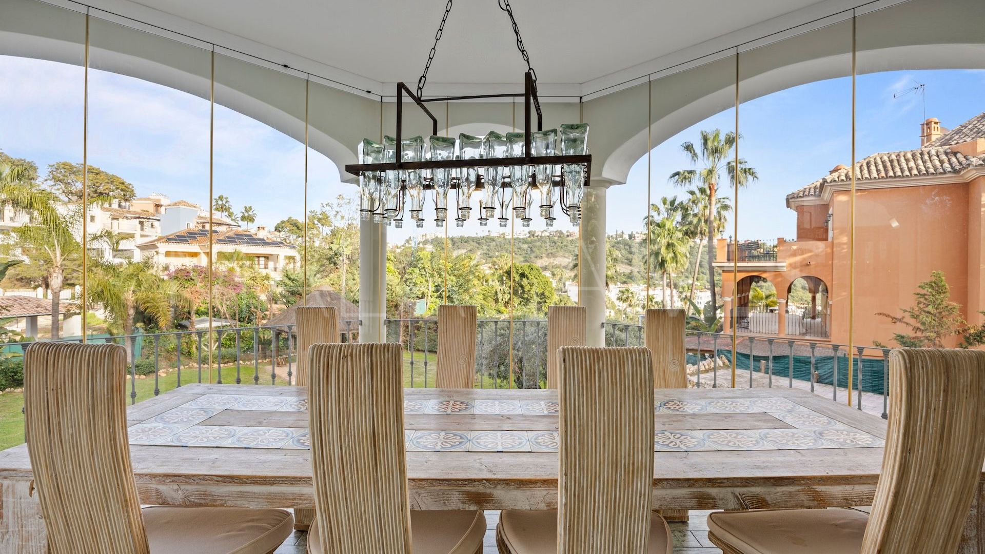 Se vende villa pareada in Los Arqueros de 6 bedrooms
