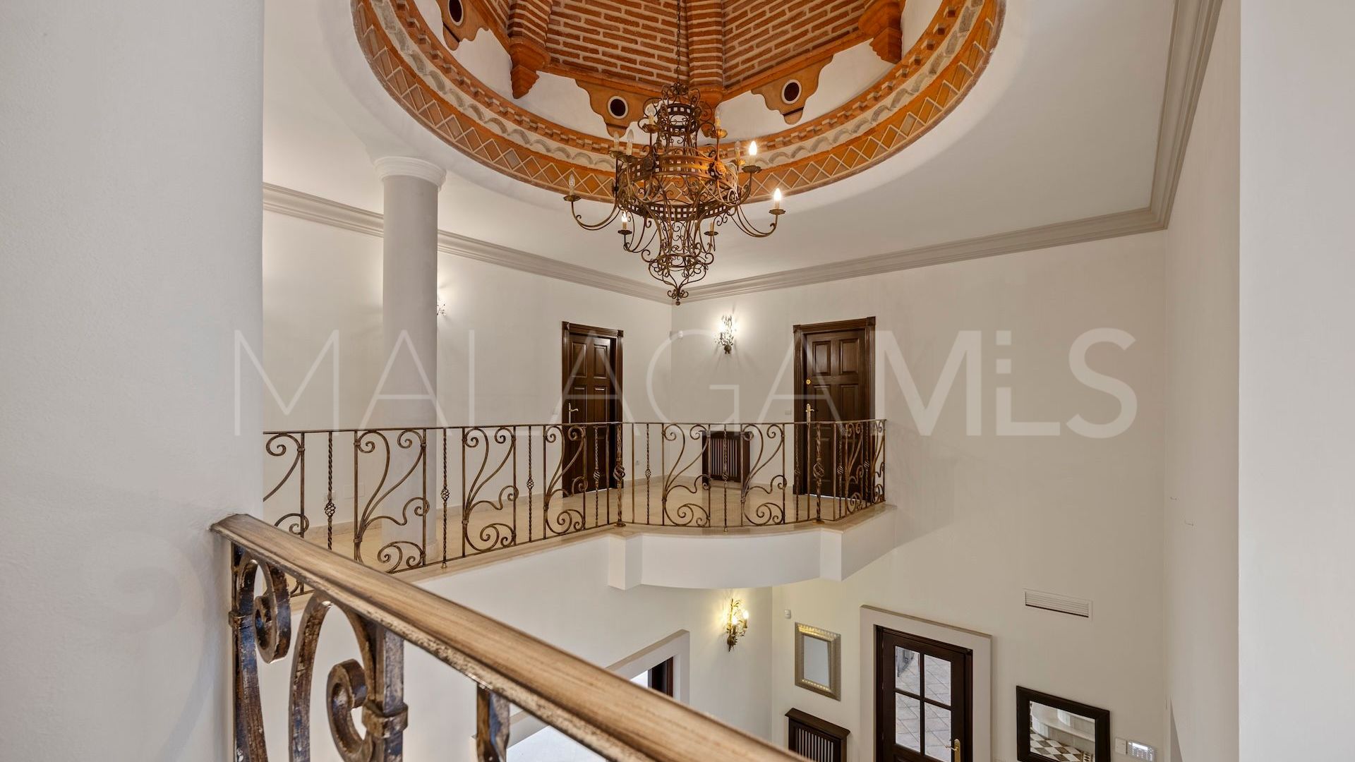 Se vende villa pareada in Los Arqueros de 6 bedrooms