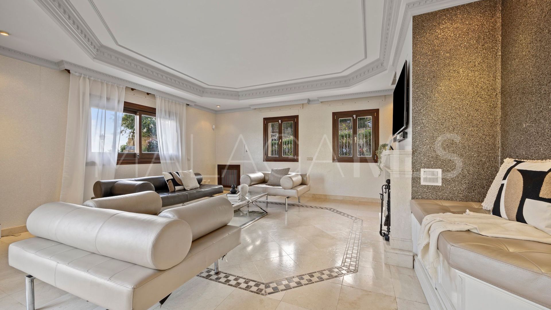 Se vende villa pareada in Los Arqueros de 6 bedrooms