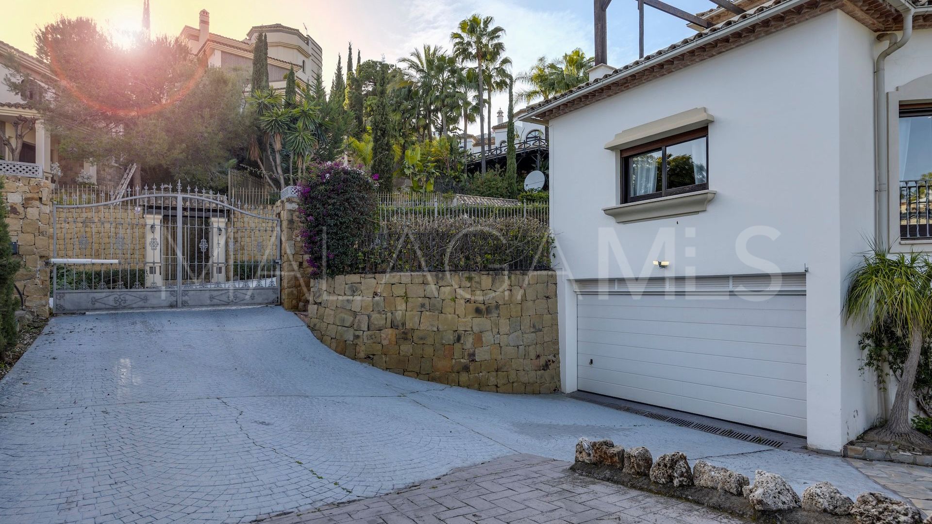 Se vende villa pareada in Los Arqueros de 6 bedrooms