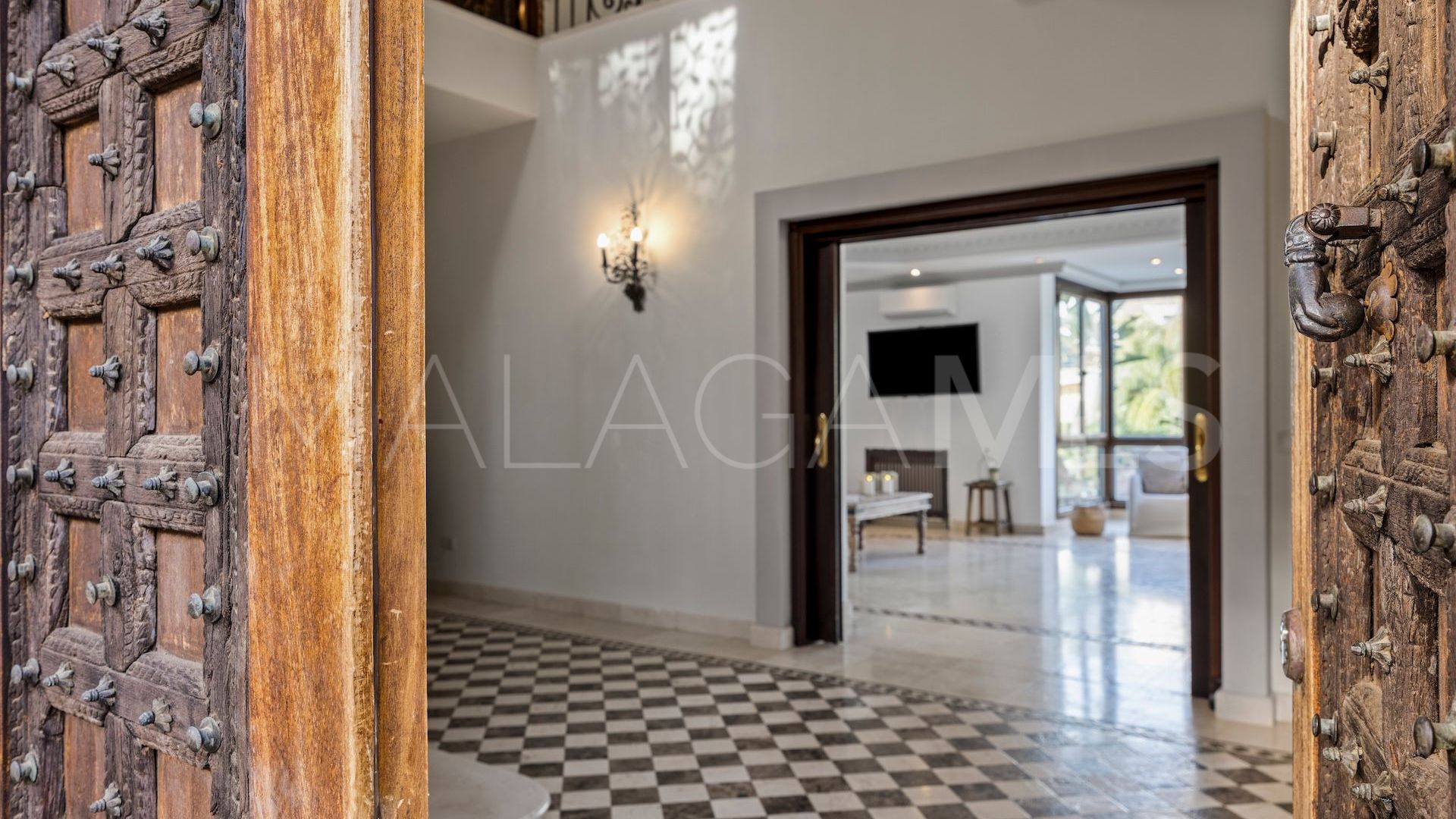 Se vende villa pareada in Los Arqueros de 6 bedrooms