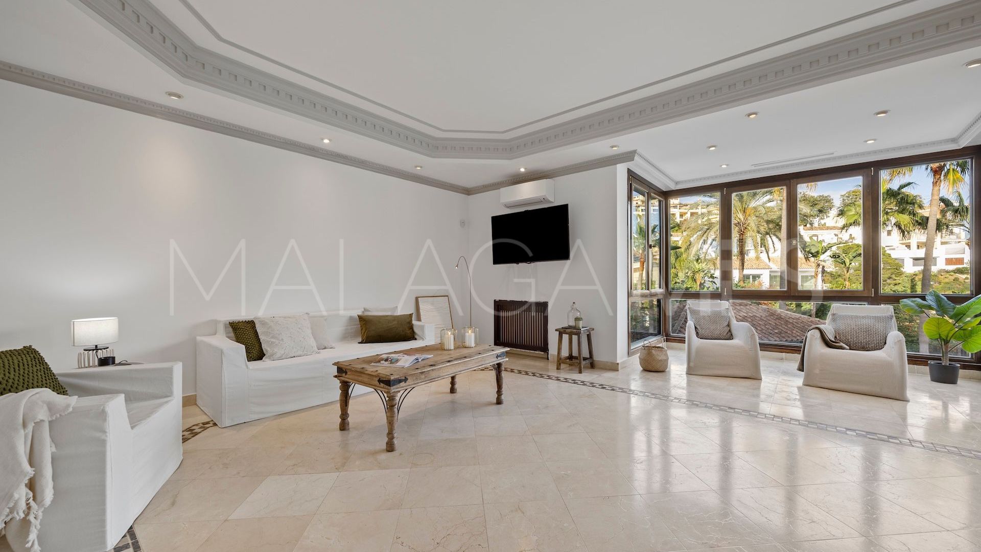 Se vende villa pareada in Los Arqueros de 6 bedrooms