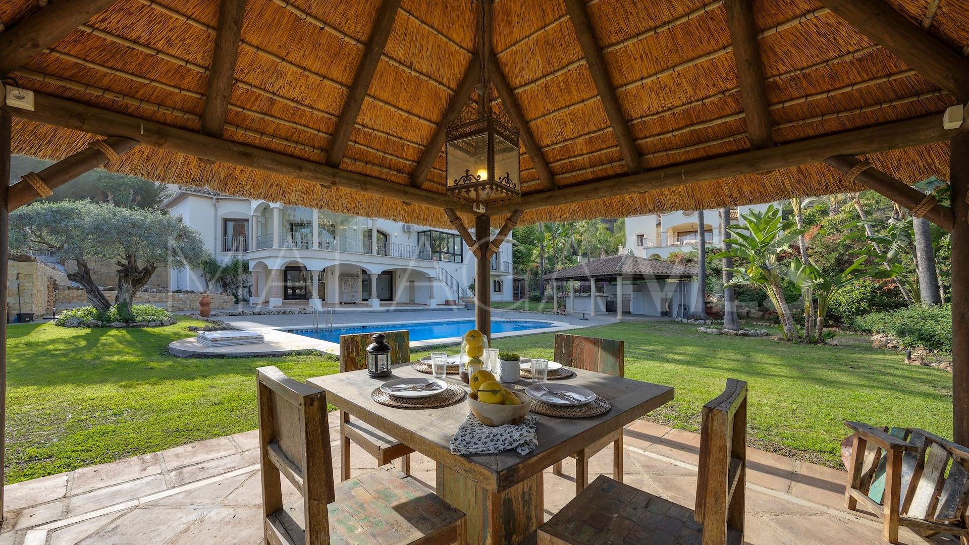 Se vende villa pareada in Los Arqueros de 6 bedrooms
