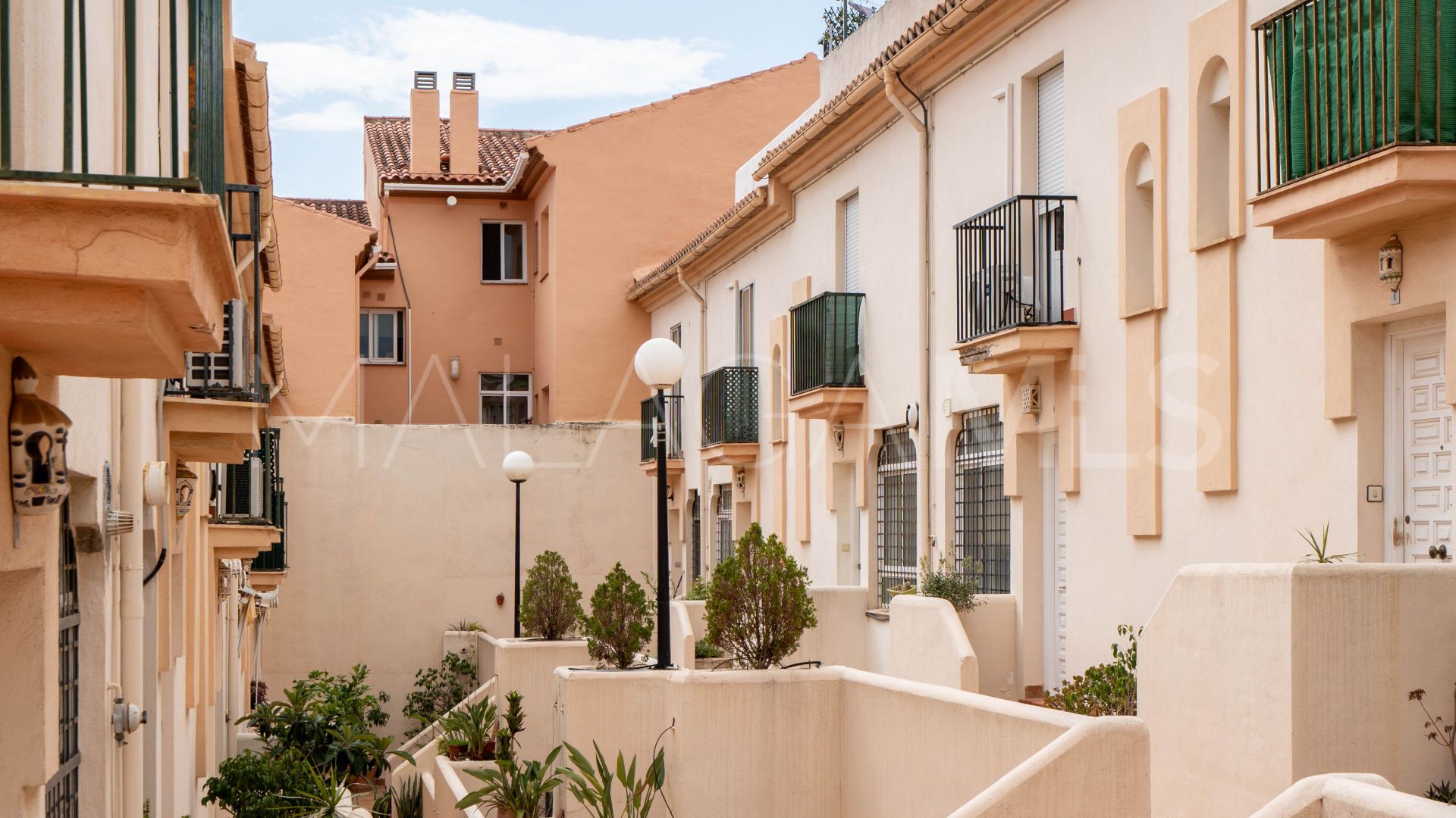 Buy adosado in Las Lagunas with 2 bedrooms