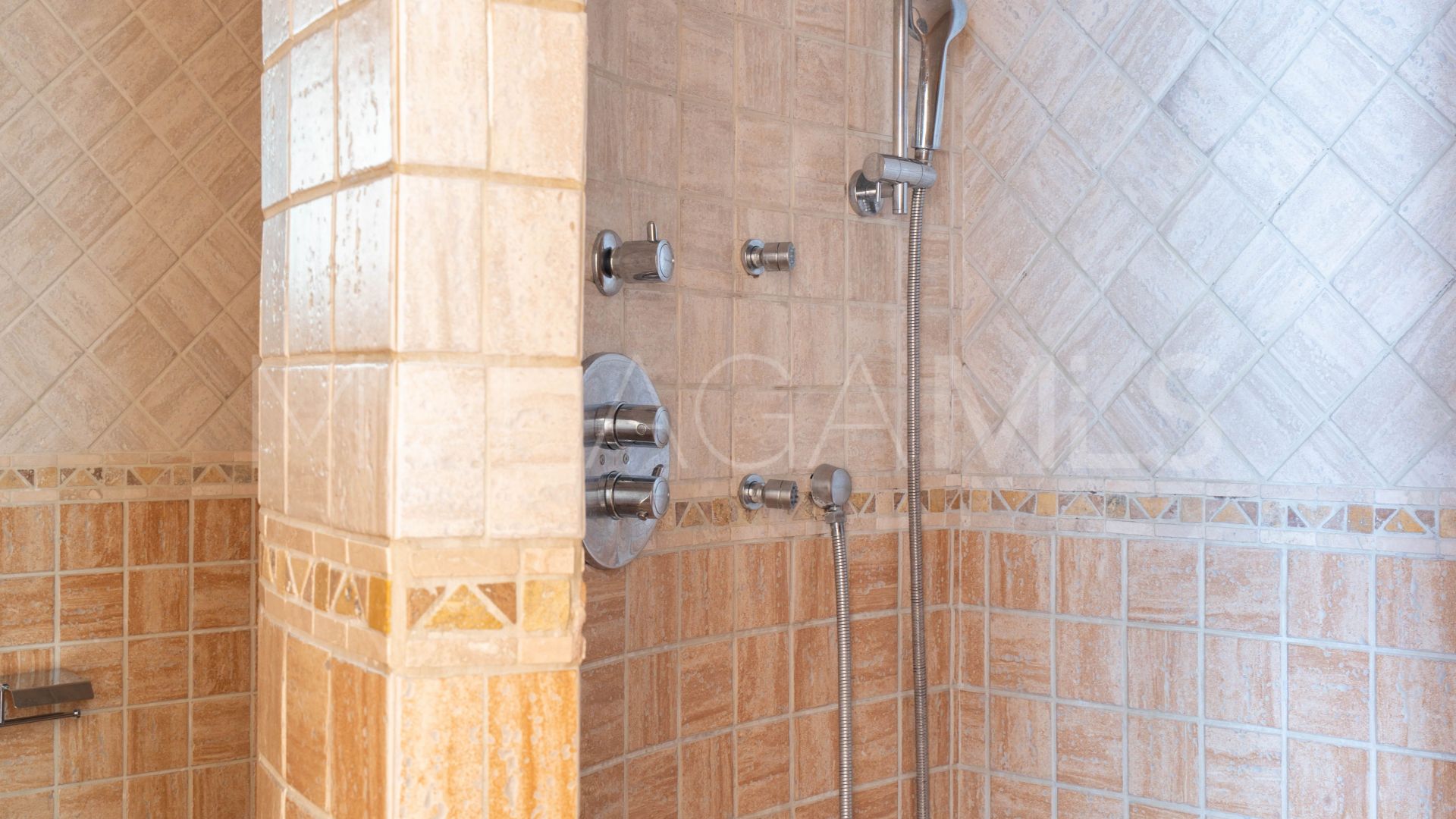 Buy adosado in Las Lagunas with 2 bedrooms