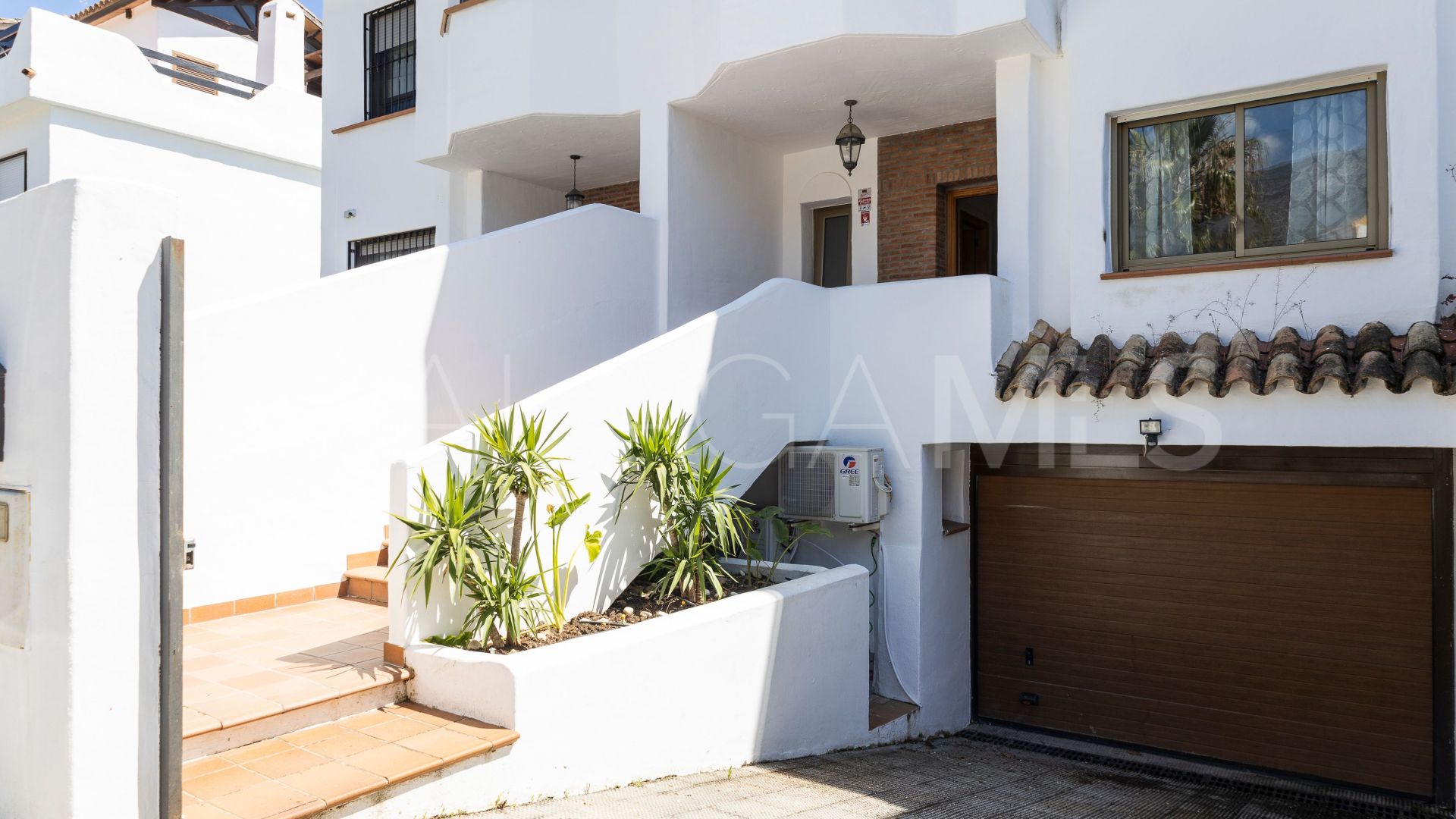 Buy pareado in Marbella Golden Mile