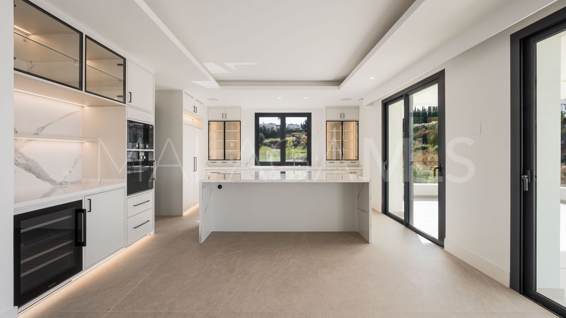 For sale 4 bedrooms house in Estepona East