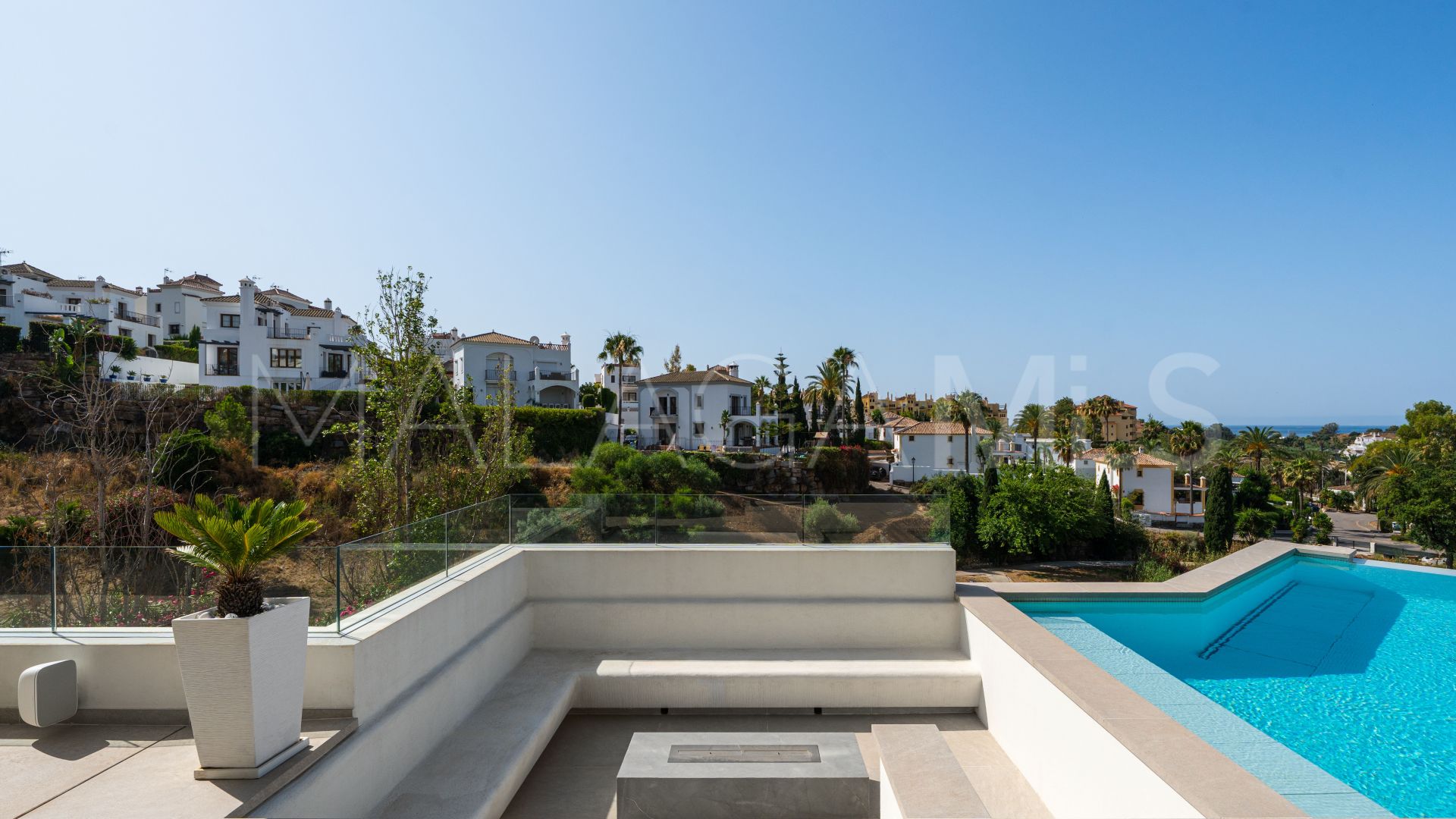 For sale 4 bedrooms house in Estepona East