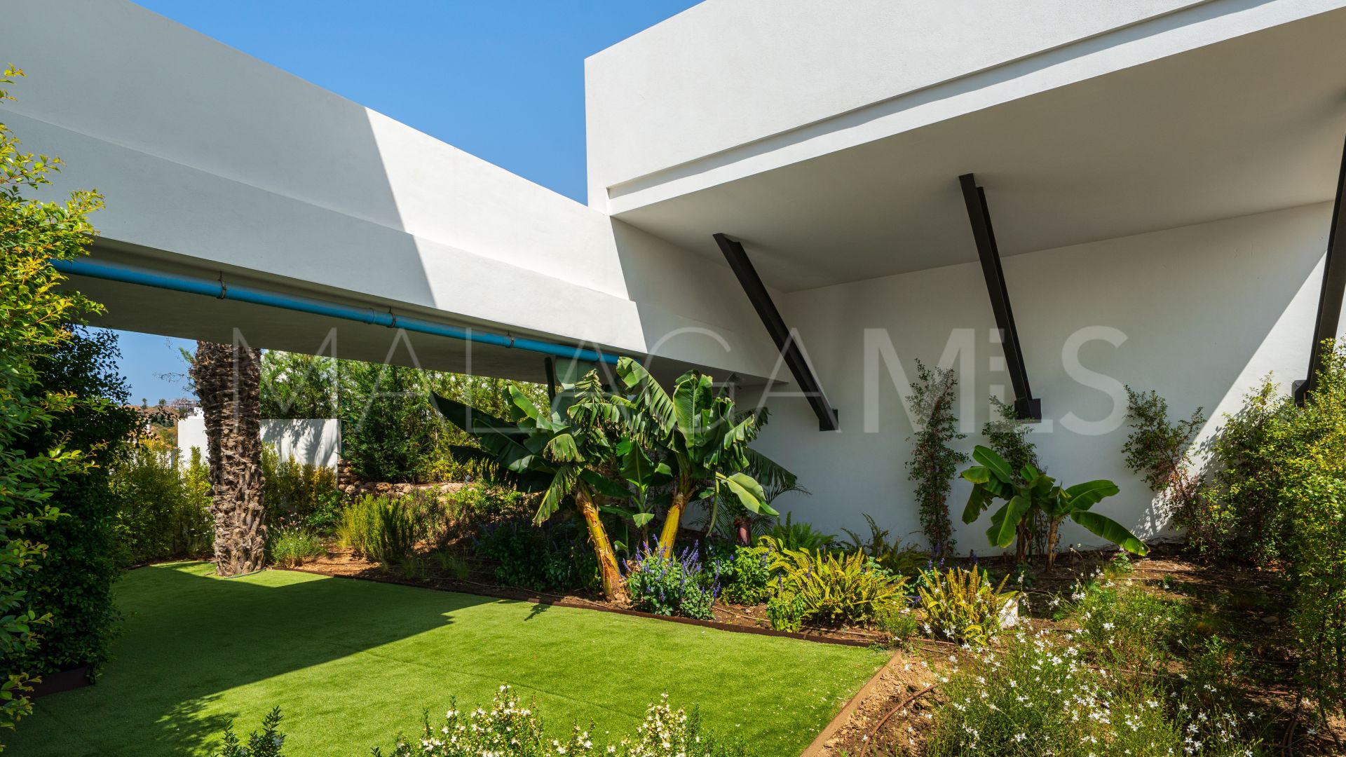 For sale 4 bedrooms house in Estepona East