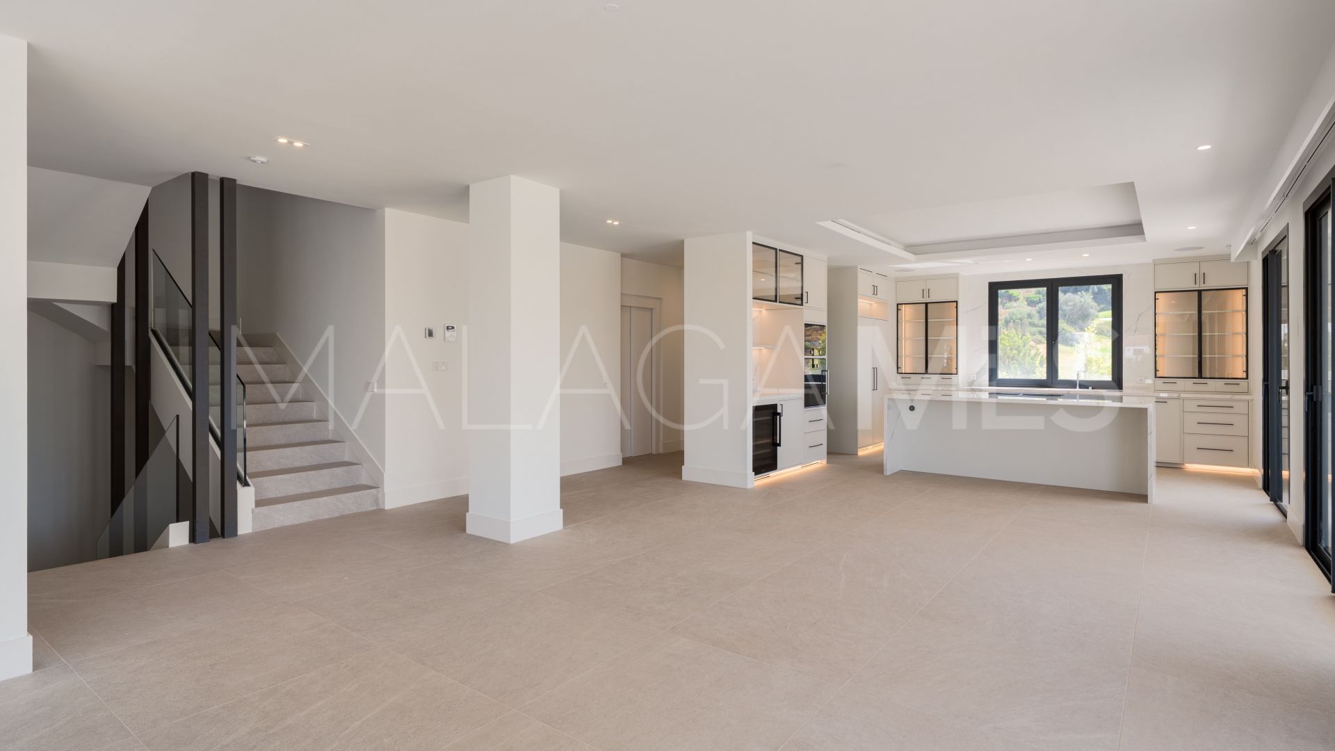 For sale 4 bedrooms house in Estepona East